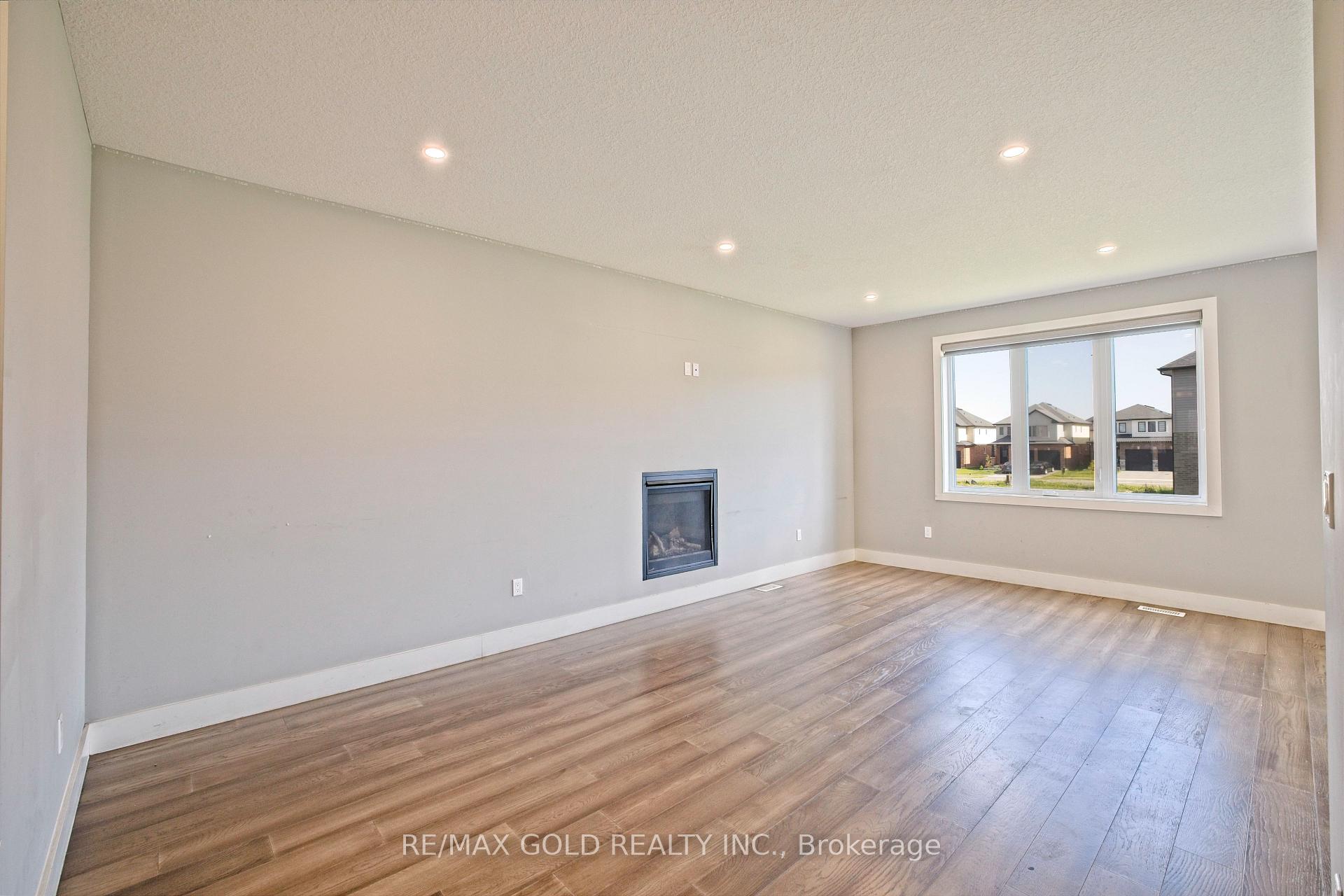 Photo 10 of 2606 Bateman Trail, London, South W — HOMEH