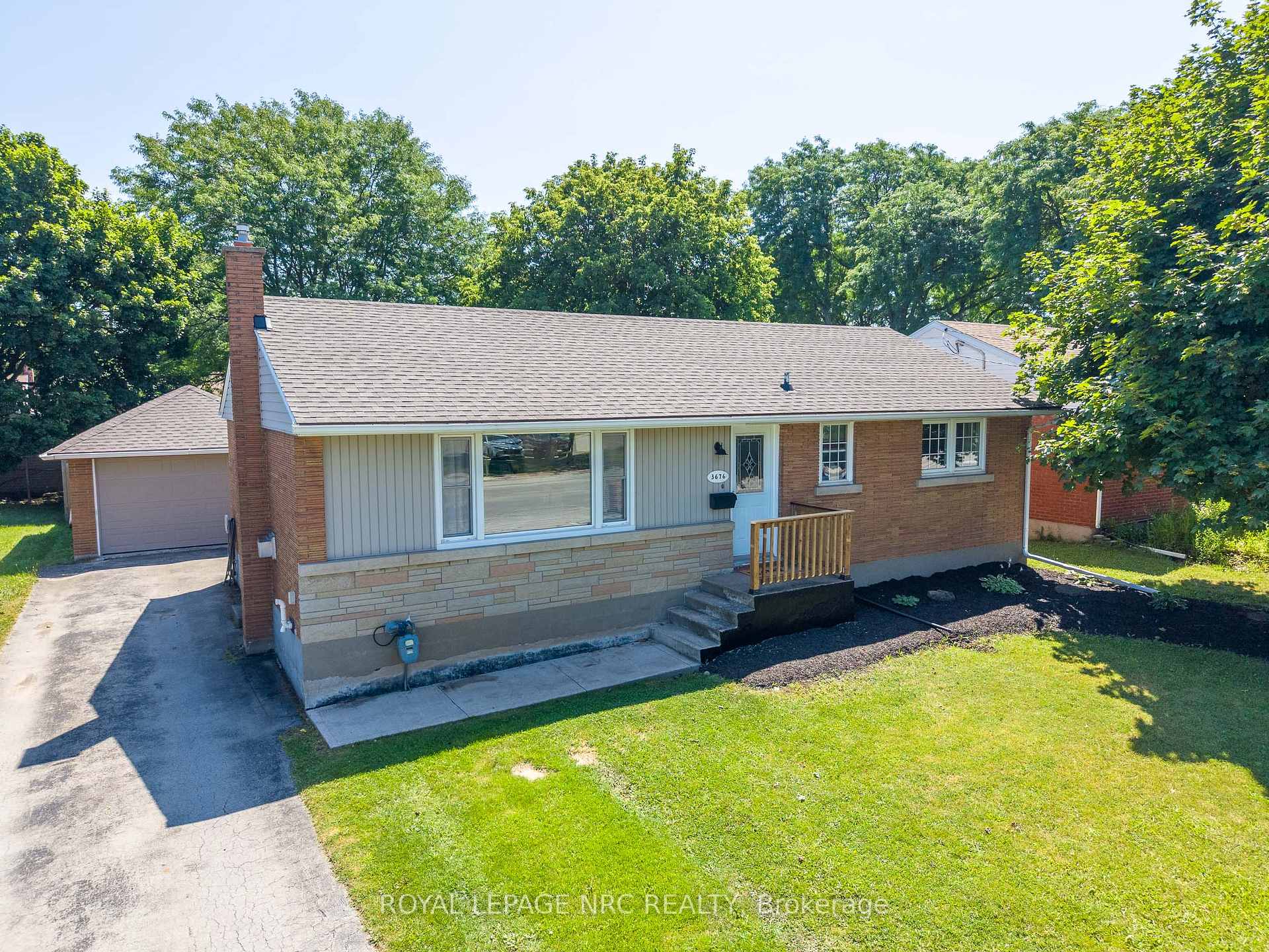 Photo 1 of 3676 Dorchester Road, Niagara Falls, Stamford — HOMEH