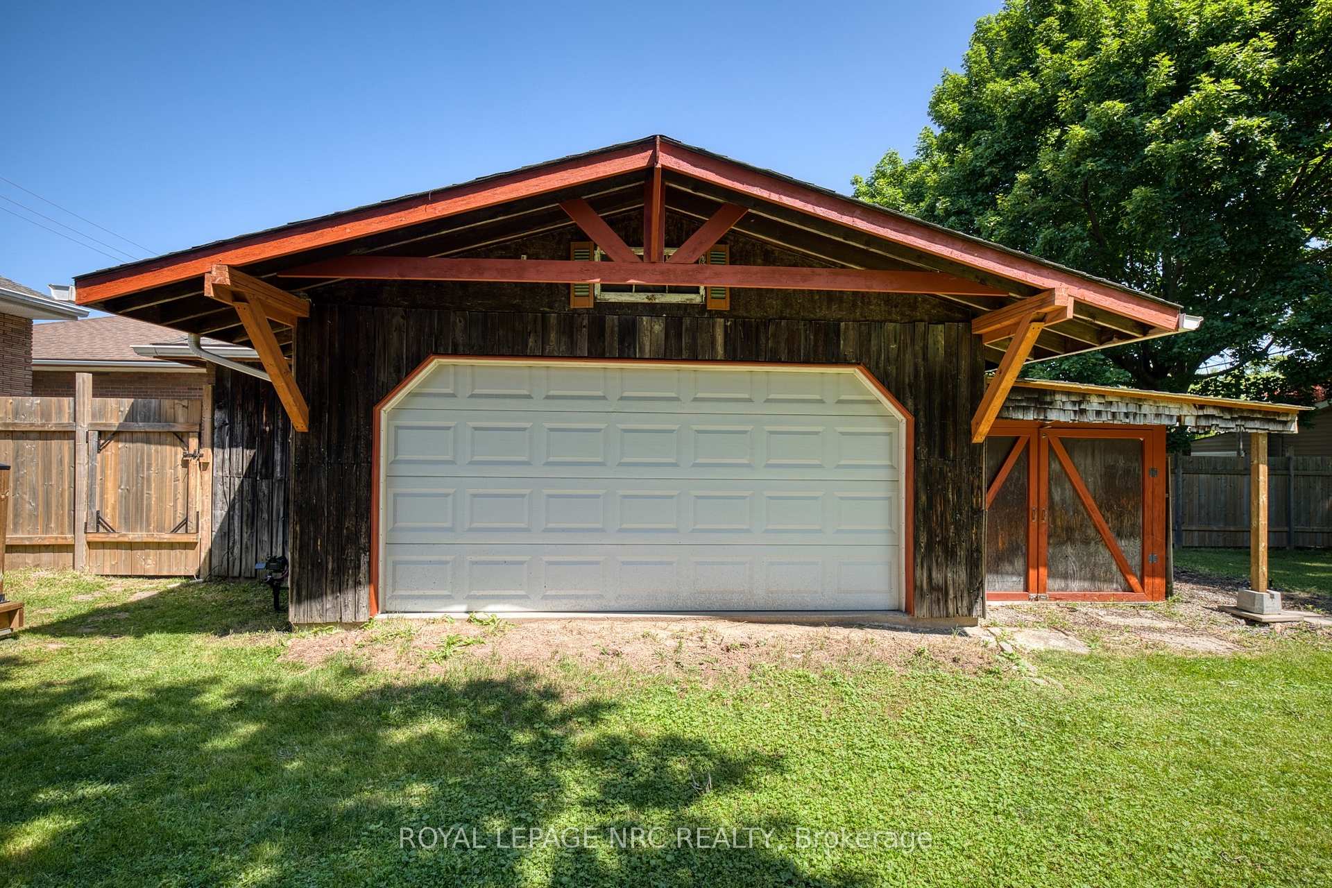 Photo 3 of 3676 Dorchester Road, Niagara Falls, Stamford — HOMEH