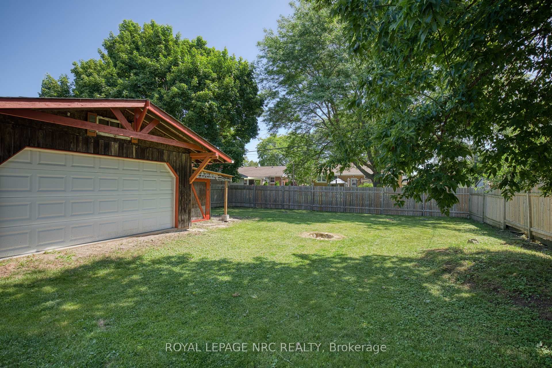 Photo 4 of 3676 Dorchester Road, Niagara Falls, Stamford — HOMEH