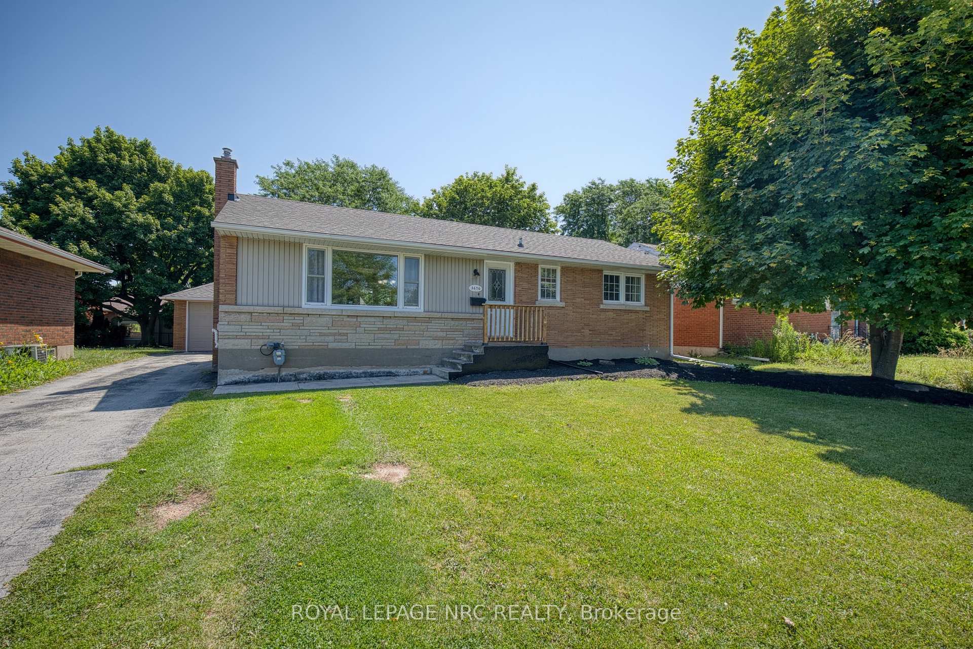 Photo 5 of 3676 Dorchester Road, Niagara Falls, Stamford — HOMEH