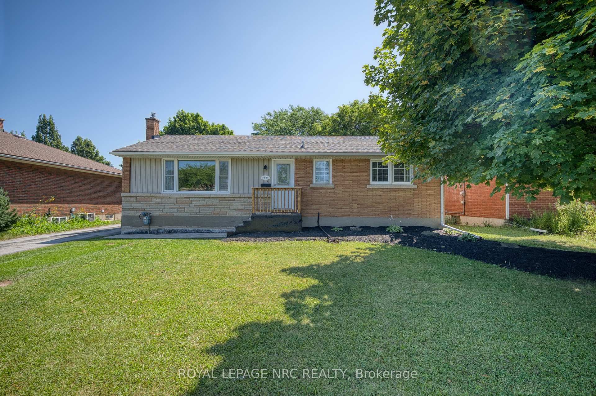 Photo 6 of 3676 Dorchester Road, Niagara Falls, Stamford — HOMEH
