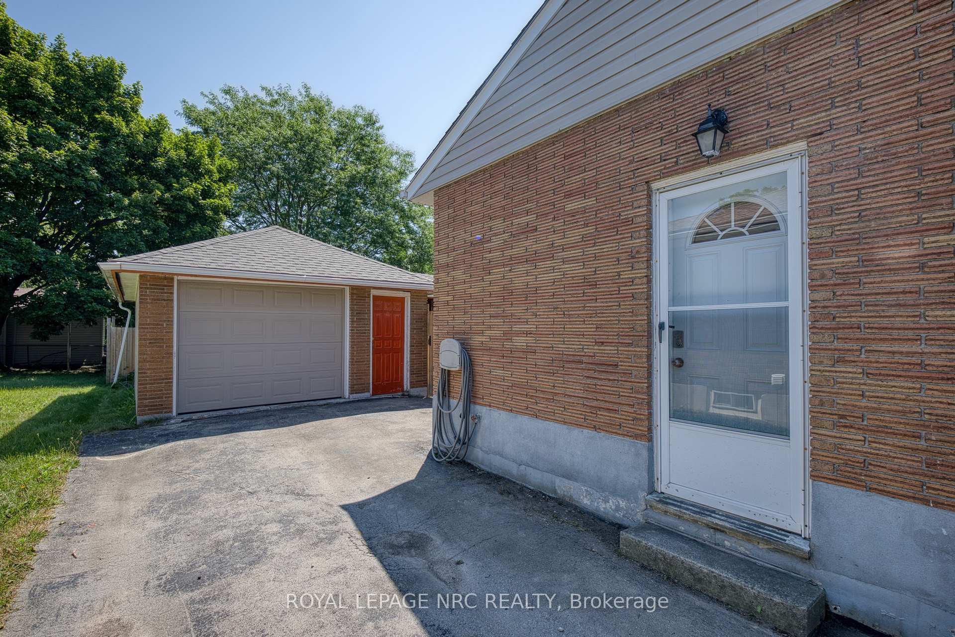 Photo 8 of 3676 Dorchester Road, Niagara Falls, Stamford — HOMEH