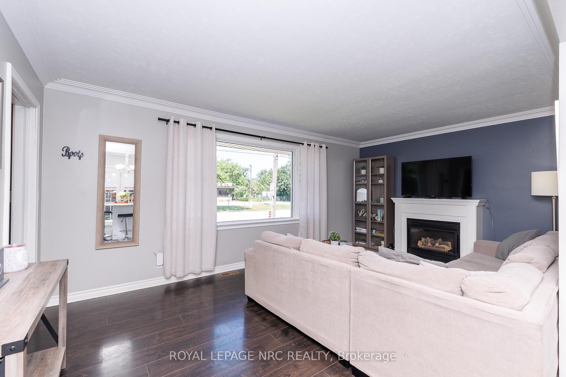 Photo 12 of 3676 Dorchester Road, Niagara Falls, Stamford — HOMEH