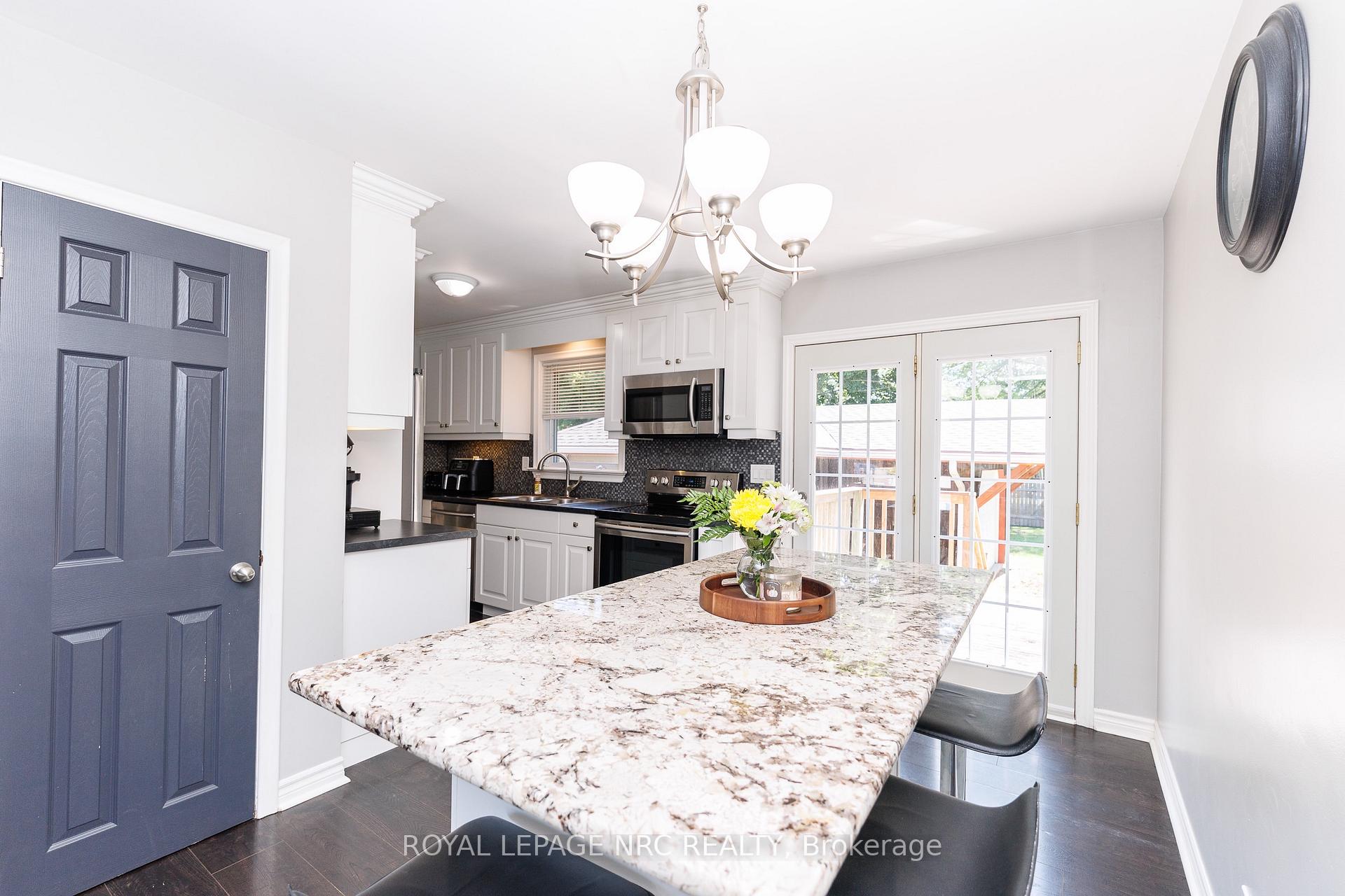 Photo 15 of 3676 Dorchester Road, Niagara Falls, Stamford — HOMEH