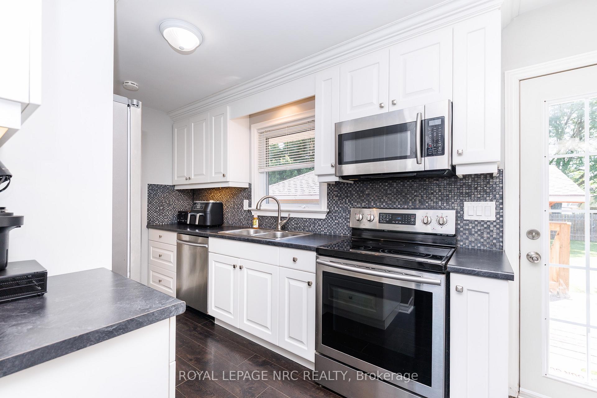 Photo 16 of 3676 Dorchester Road, Niagara Falls, Stamford — HOMEH
