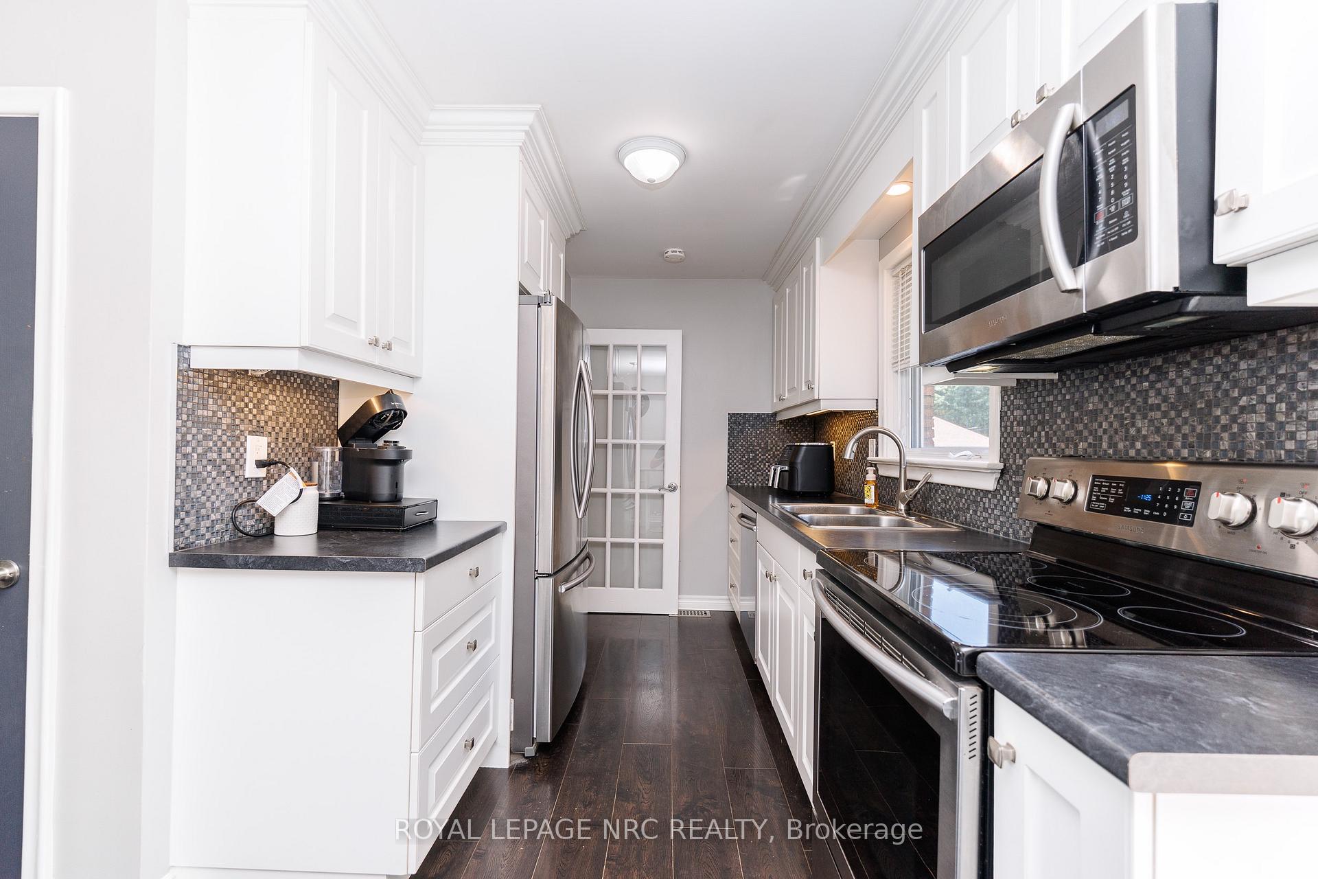 Photo 17 of 3676 Dorchester Road, Niagara Falls, Stamford — HOMEH