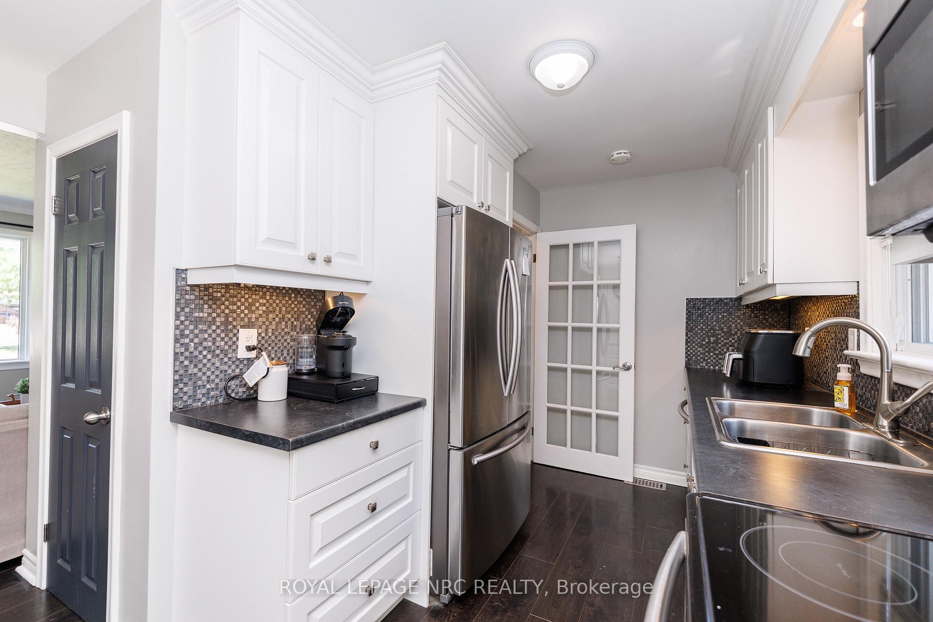 Photo 18 of 3676 Dorchester Road, Niagara Falls, Stamford — HOMEH