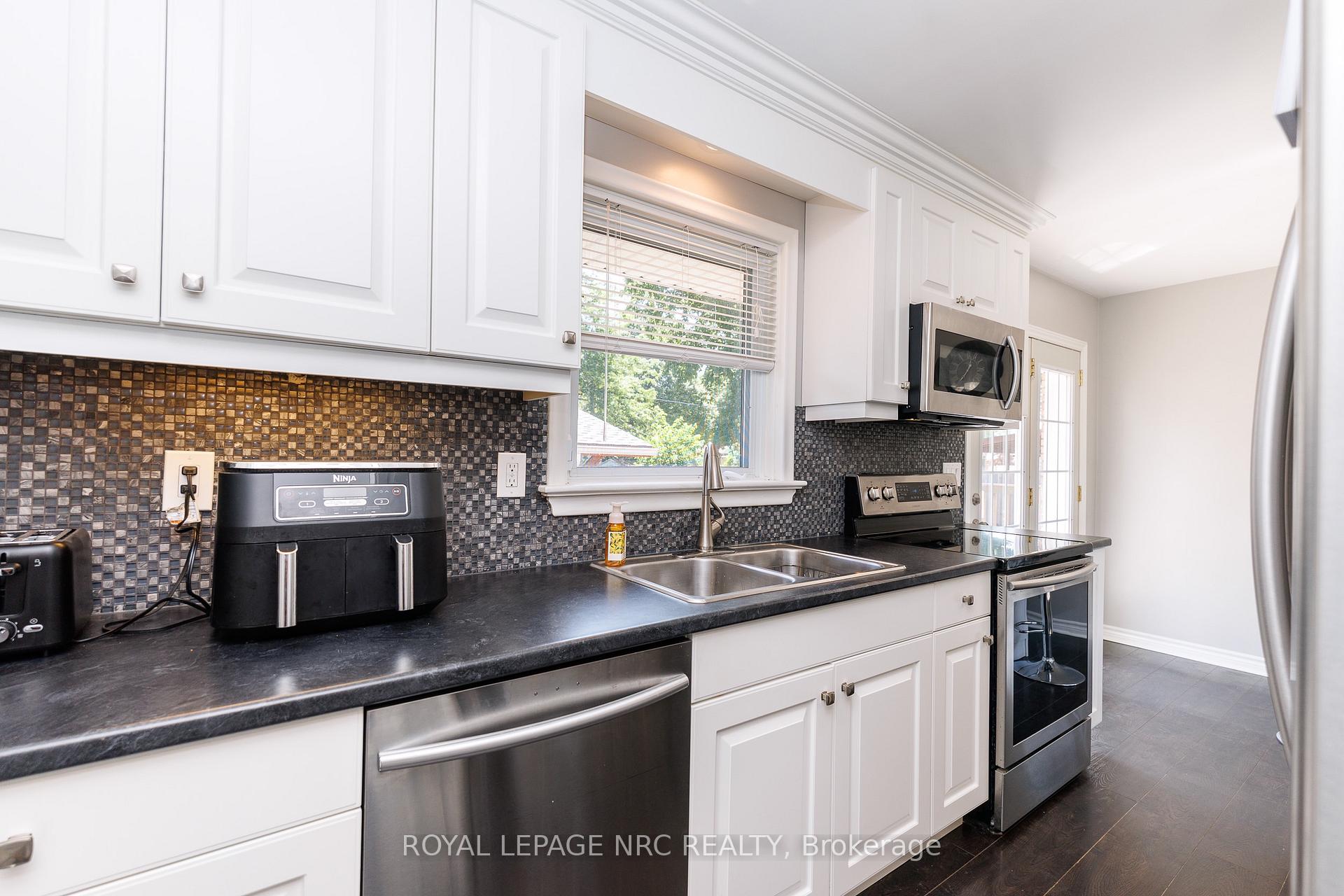 Photo 19 of 3676 Dorchester Road, Niagara Falls, Stamford — HOMEH