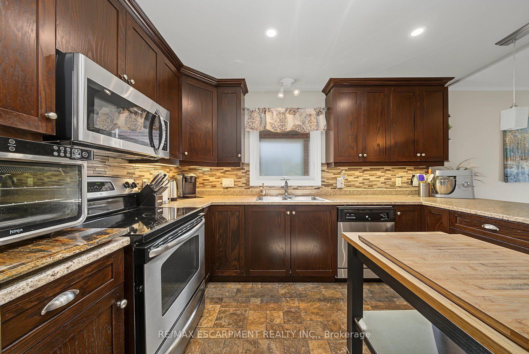 Photo 10 of 3913 Primrose Lane, Lincoln, Lincoln-Jordan/Vineland — HOMEH