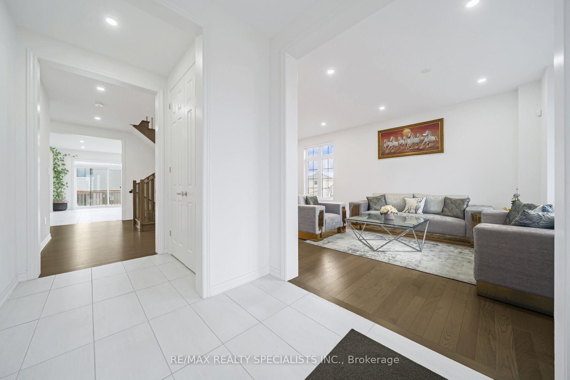 Photo 5 of 4 Elderberry Way, Adjala-Tosorontio, Colgan — HOMEH