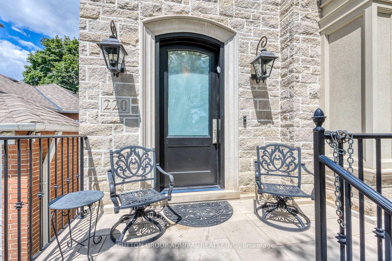 Photo 3 of 220 Joicey Boulevard, Toronto, Bedford Park-Nortown — HOMEH