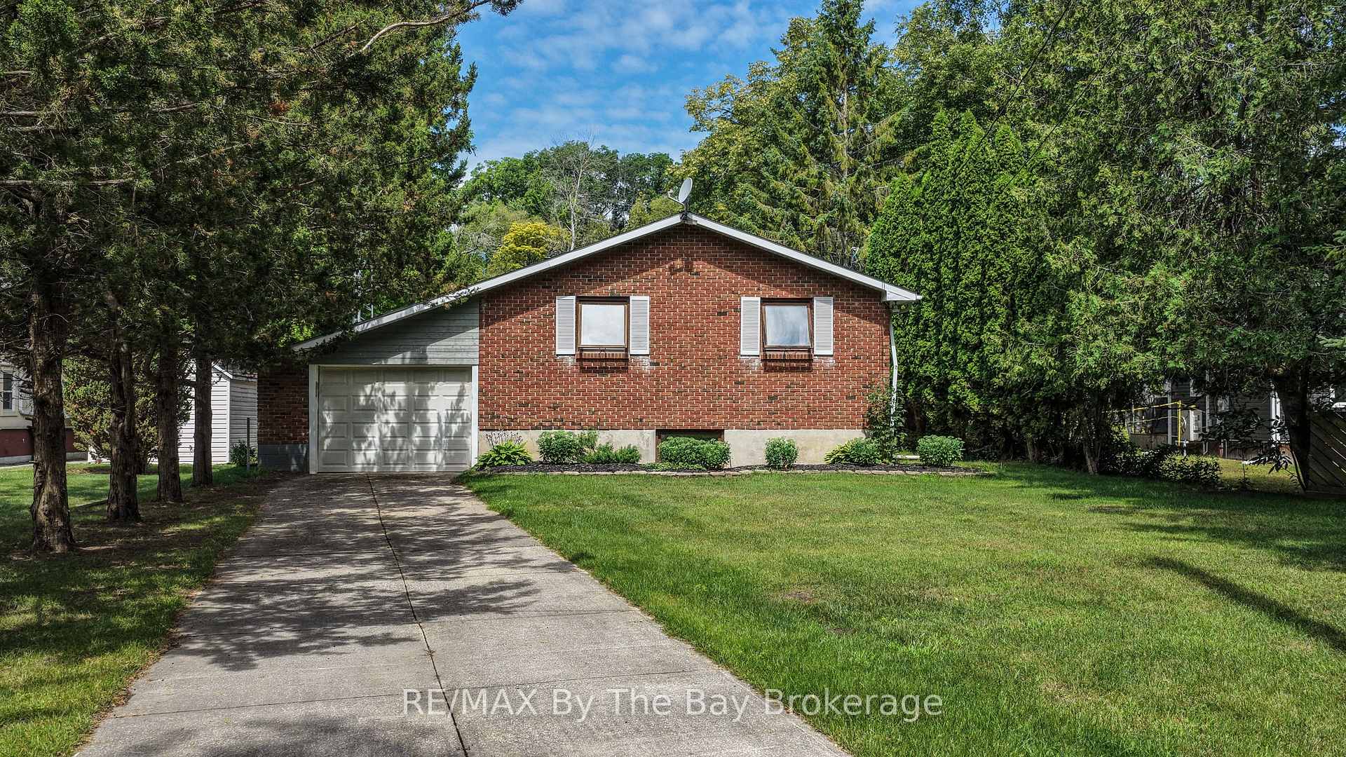 Photo 2 of 116 Stroud Crescent, Wasaga Beach — HOMEH