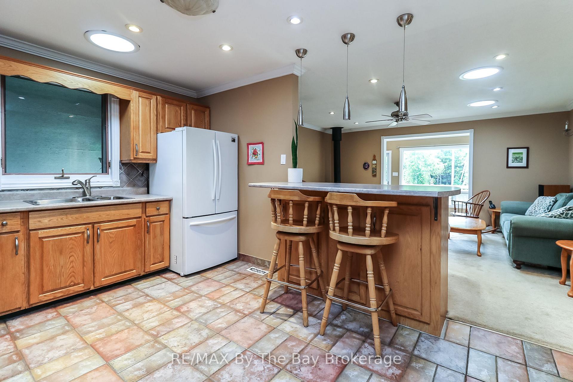 Photo 5 of 116 Stroud Crescent, Wasaga Beach — HOMEH