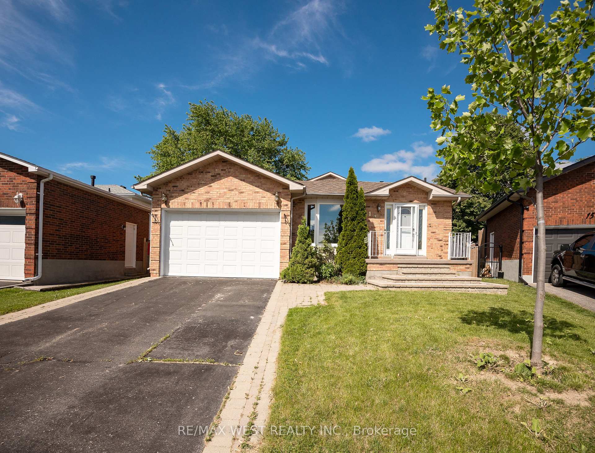 Photo 4 of 14 Souch Court, Clarington, Bowmanville — HOMEH