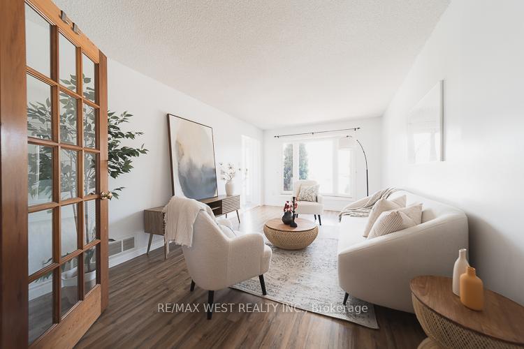 Photo 5 of 14 Souch Court, Clarington, Bowmanville — HOMEH