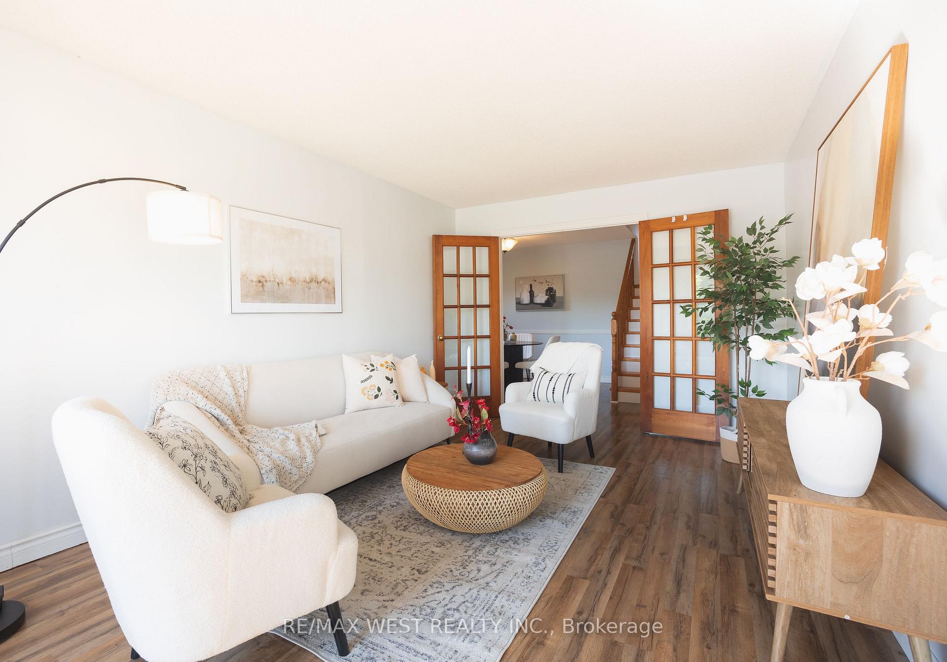 Photo 6 of 14 Souch Court, Clarington, Bowmanville — HOMEH