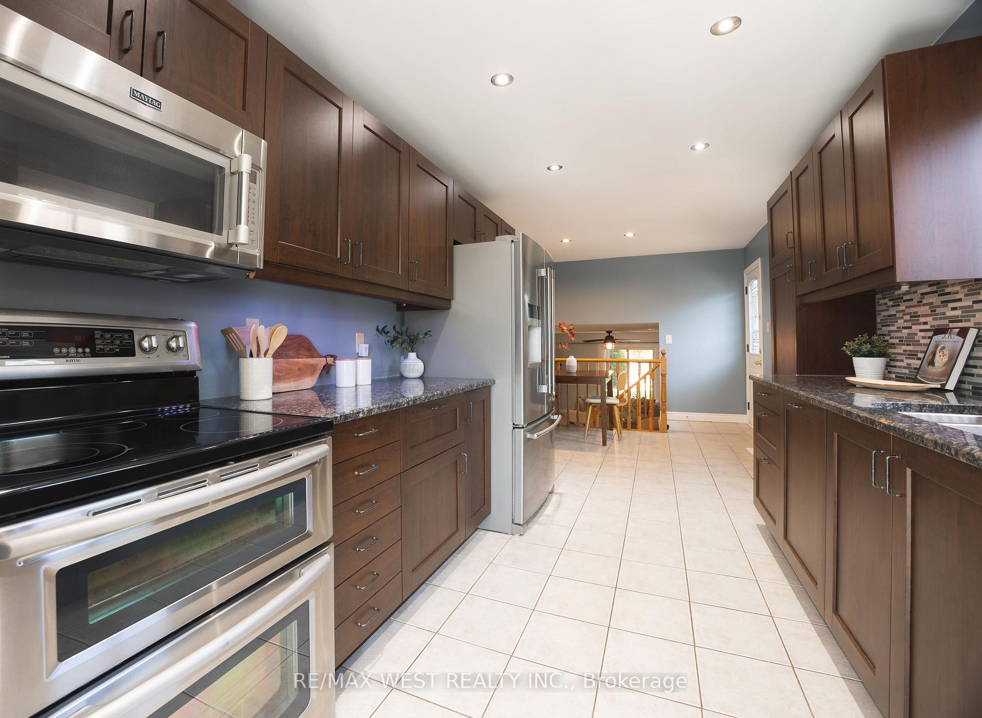 Photo 10 of 14 Souch Court, Clarington, Bowmanville — HOMEH