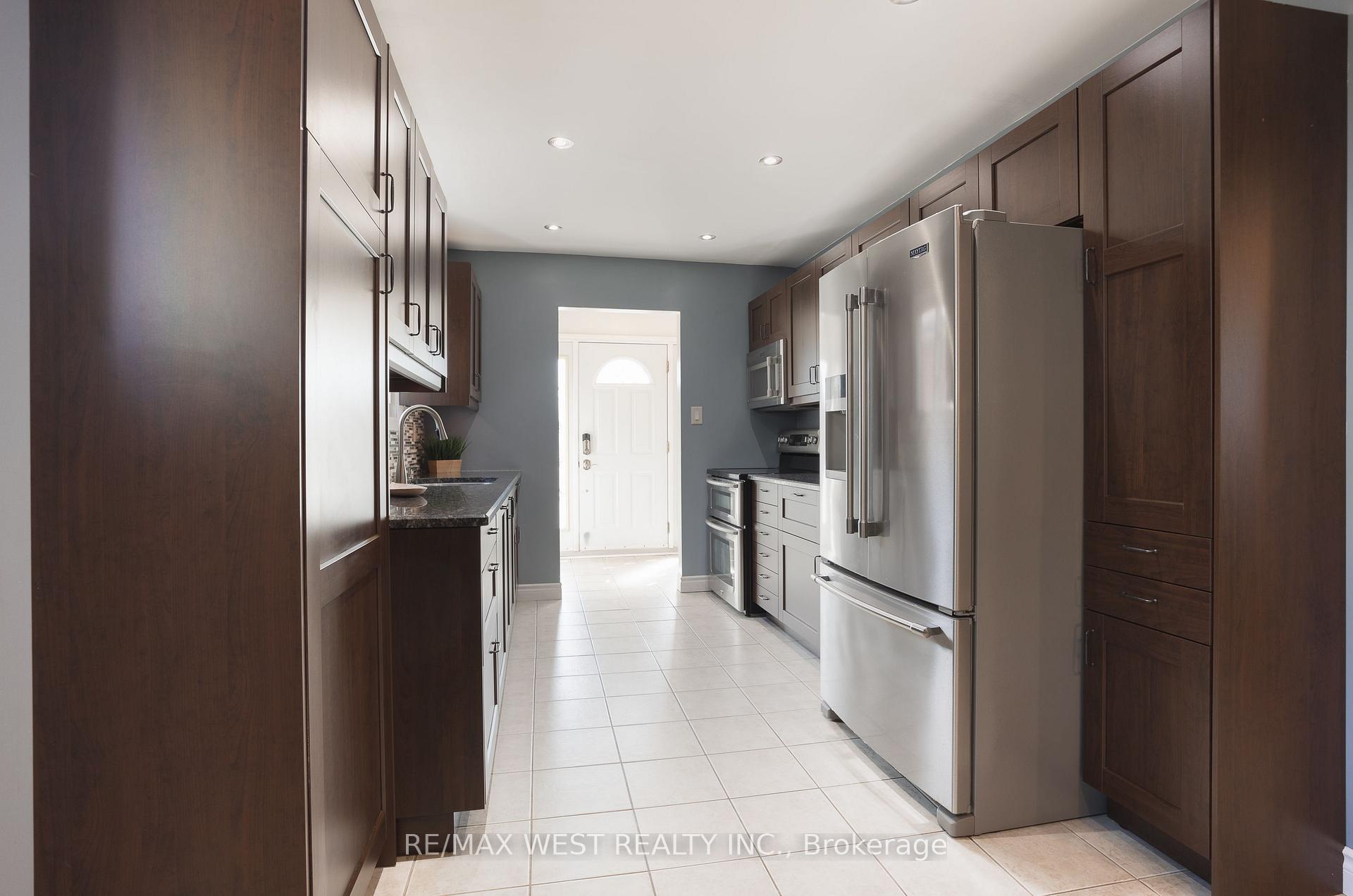 Photo 1 of 14 Souch Court, Clarington, Bowmanville — HOMEH
