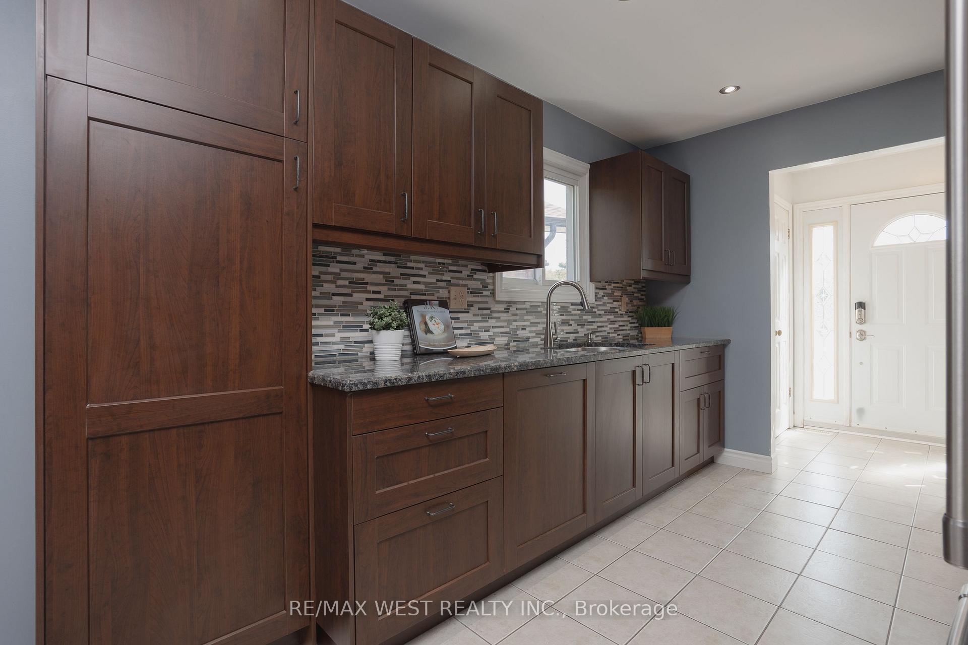 Photo 11 of 14 Souch Court, Clarington, Bowmanville — HOMEH