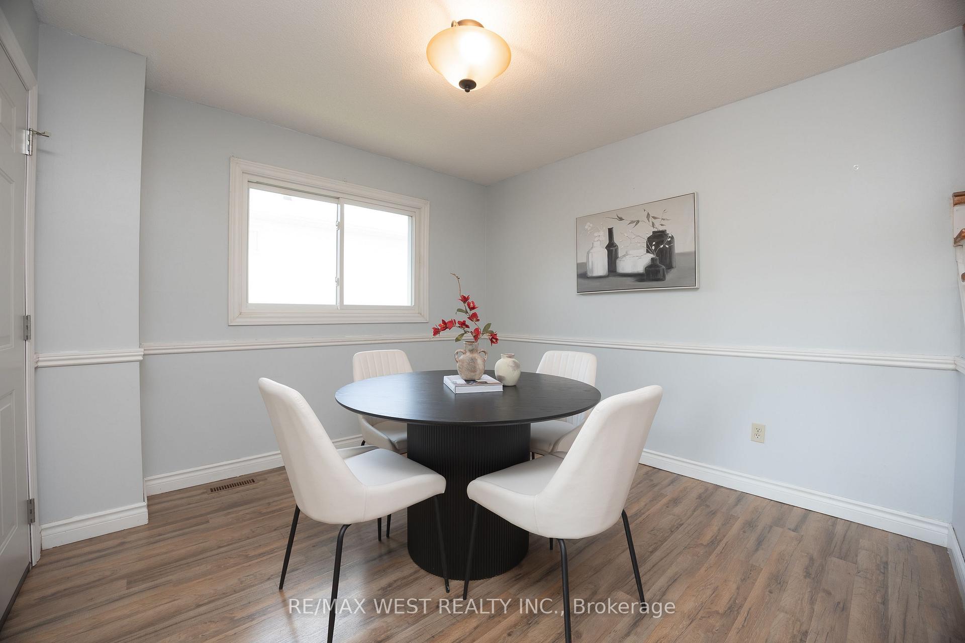 Photo 12 of 14 Souch Court, Clarington, Bowmanville — HOMEH