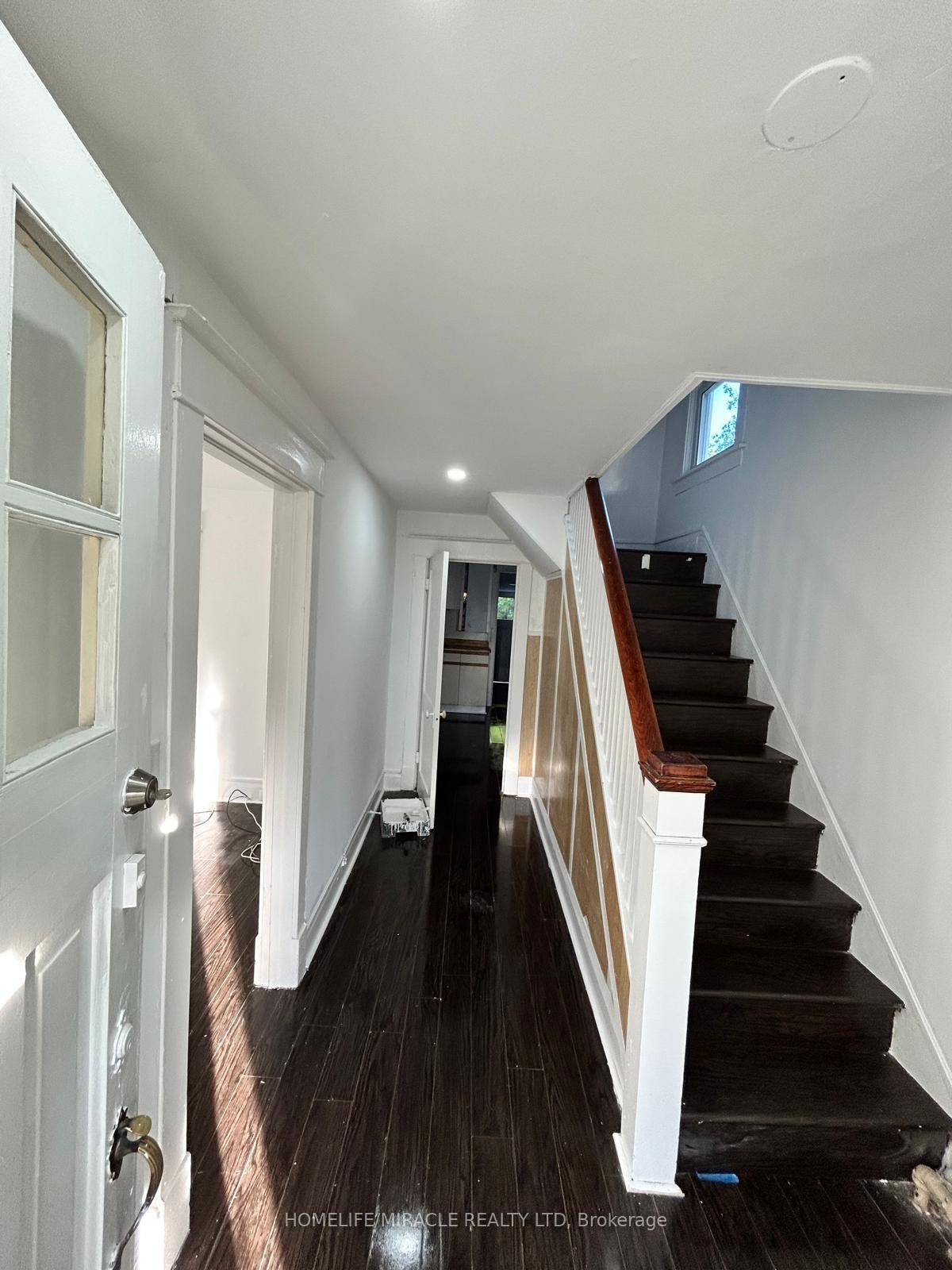Photo 3 of 37 Clarence Street, Brampton, Downtown Brampton — HOMEH