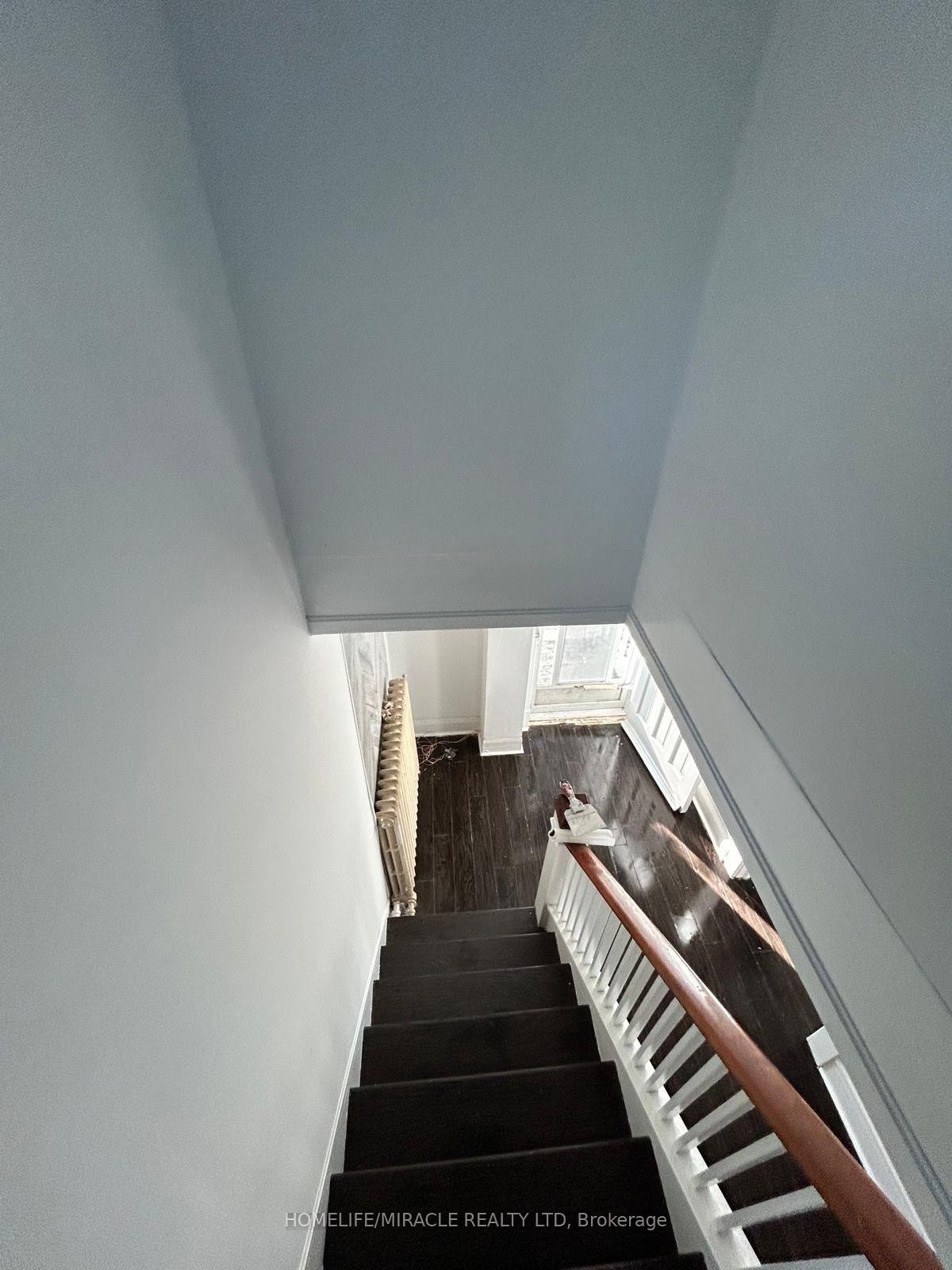 Photo 12 of 37 Clarence Street, Brampton, Downtown Brampton — HOMEH