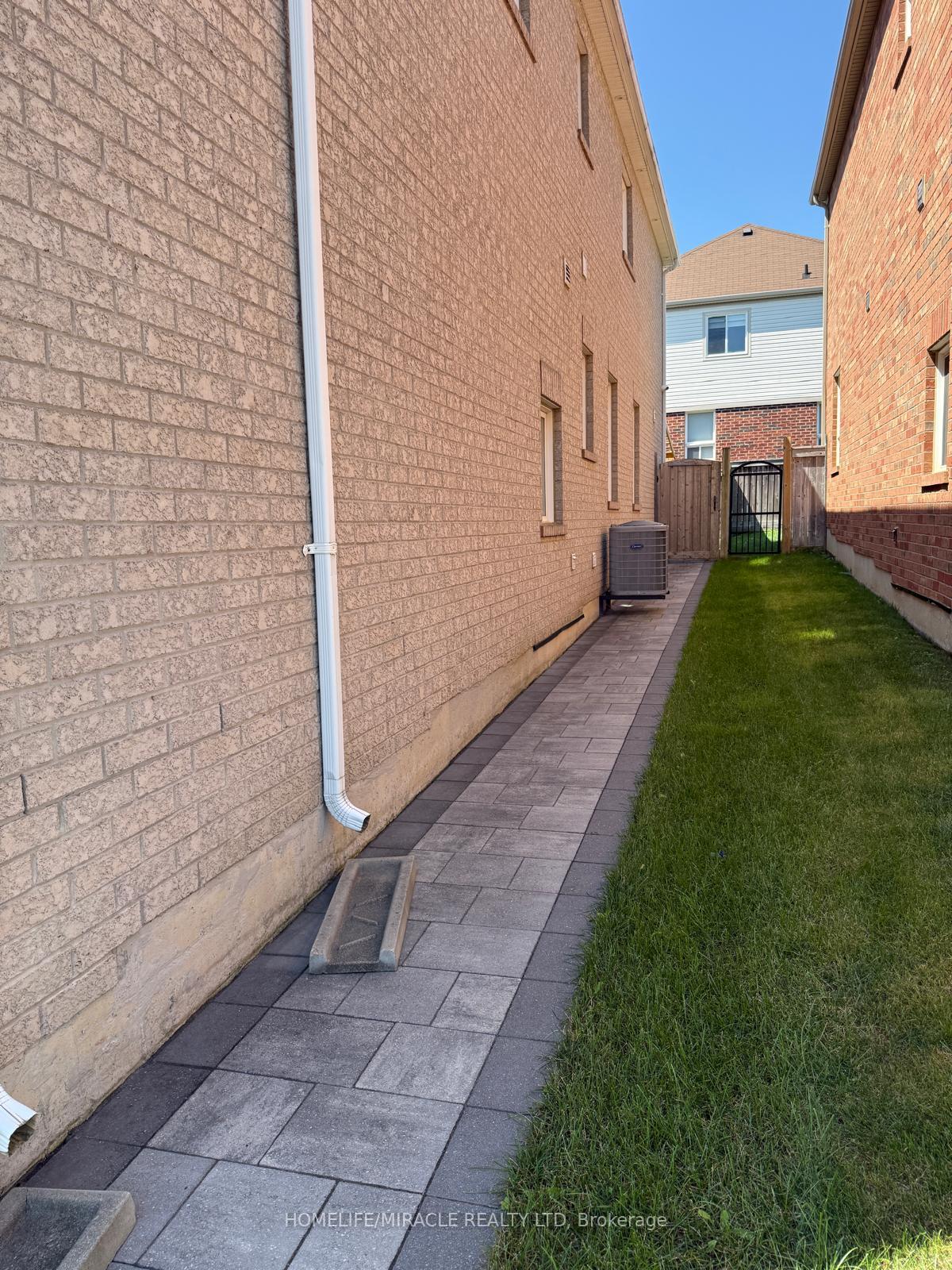 Photo 3 of Unit Basement, 1870 Esterbrook Drive, Oshawa, Taunton — HOMEH