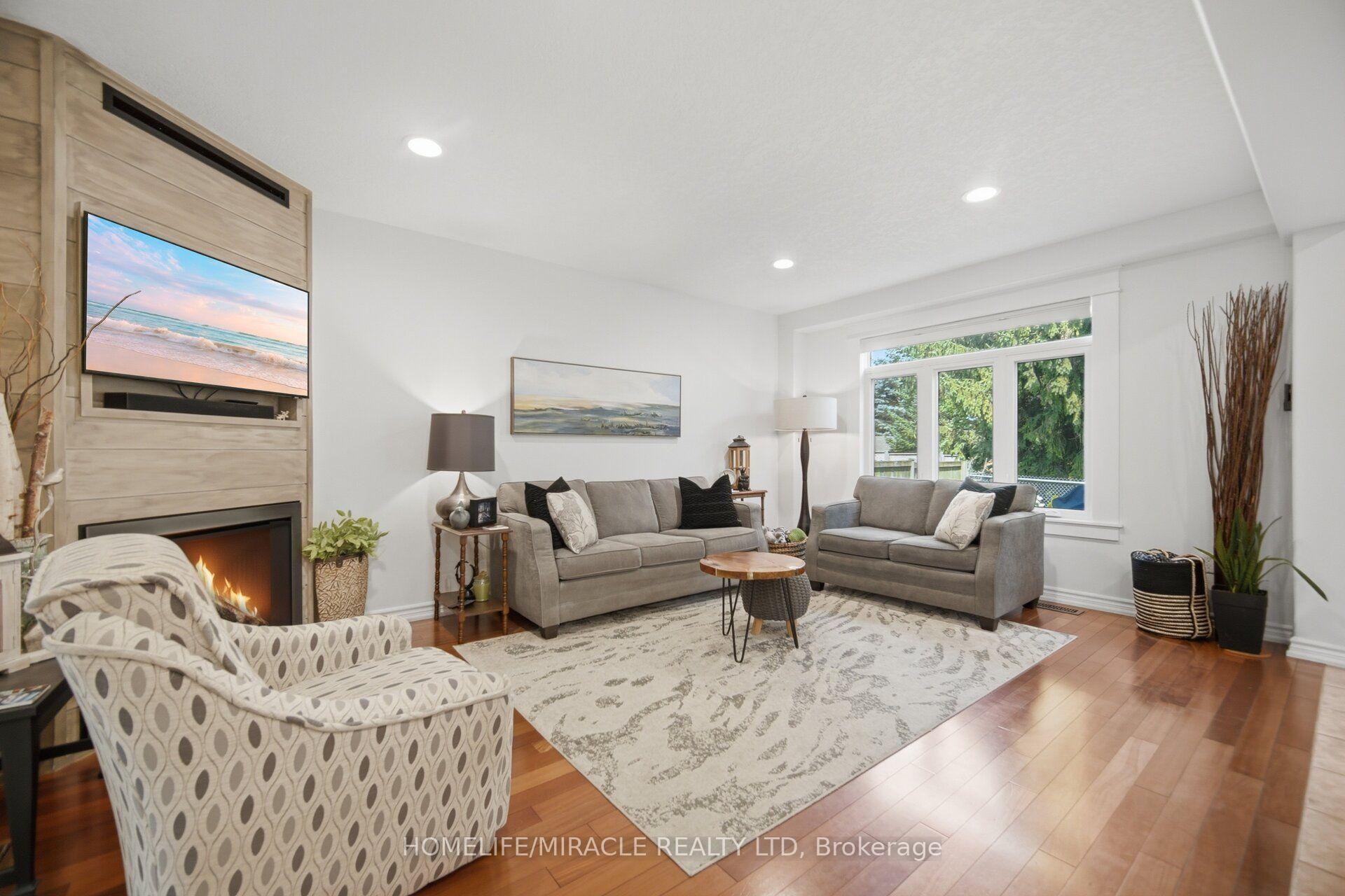 Photo 8 of 240 Millburn Boulevard, Centre Wellington, Fergus — HOMEH