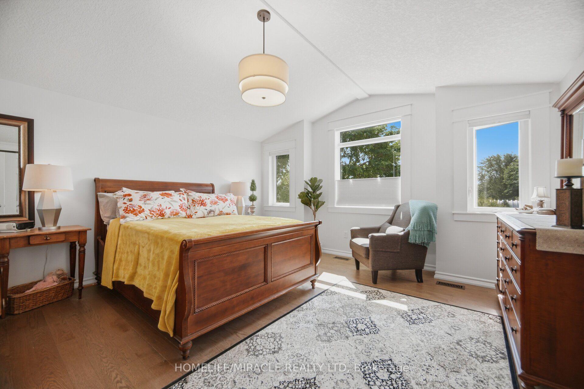 Photo 17 of 240 Millburn Boulevard, Centre Wellington, Fergus — HOMEH