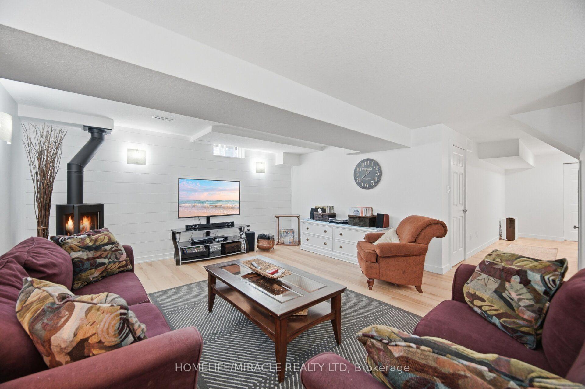 Photo 25 of 240 Millburn Boulevard, Centre Wellington, Fergus — HOMEH