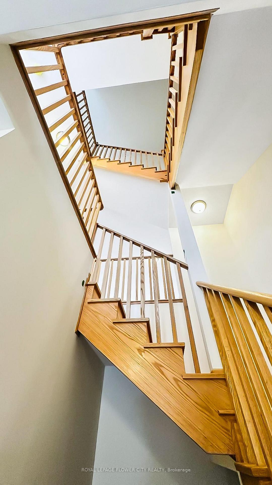 Photo 15 of 3098 Meadowridge Drive, Oakville, Joshua Meadows — HOMEH