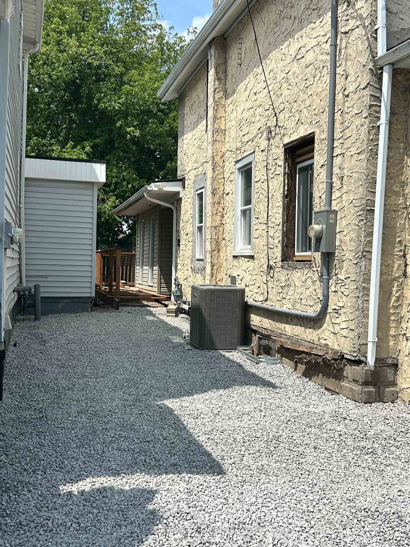 Photo 3 of Unit 3, 4299 Second Avenue, Niagara Falls, Downtown — HOMEH