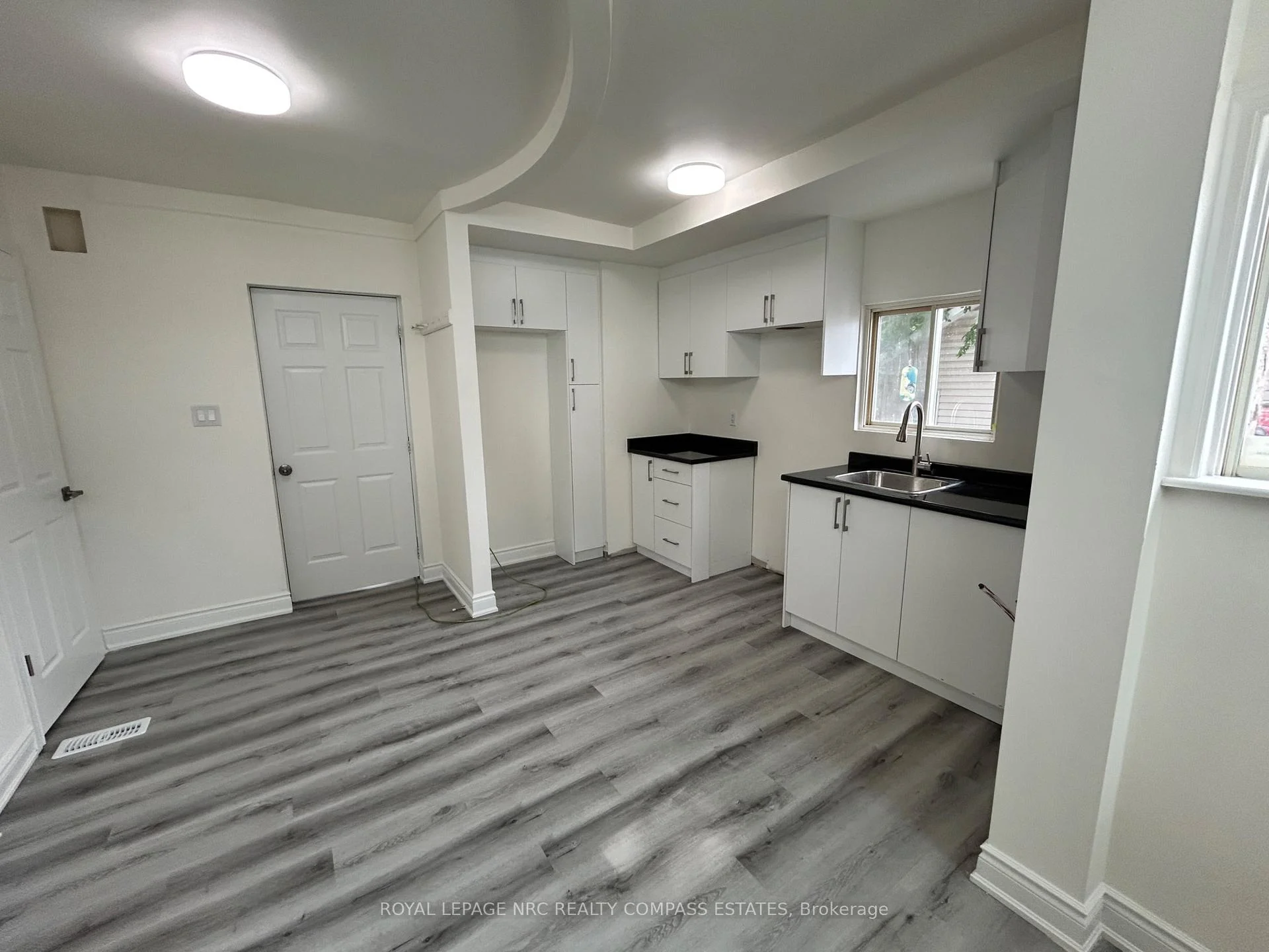 Photo 4 of Unit 3, 4299 Second Avenue, Niagara Falls, Downtown — HOMEH