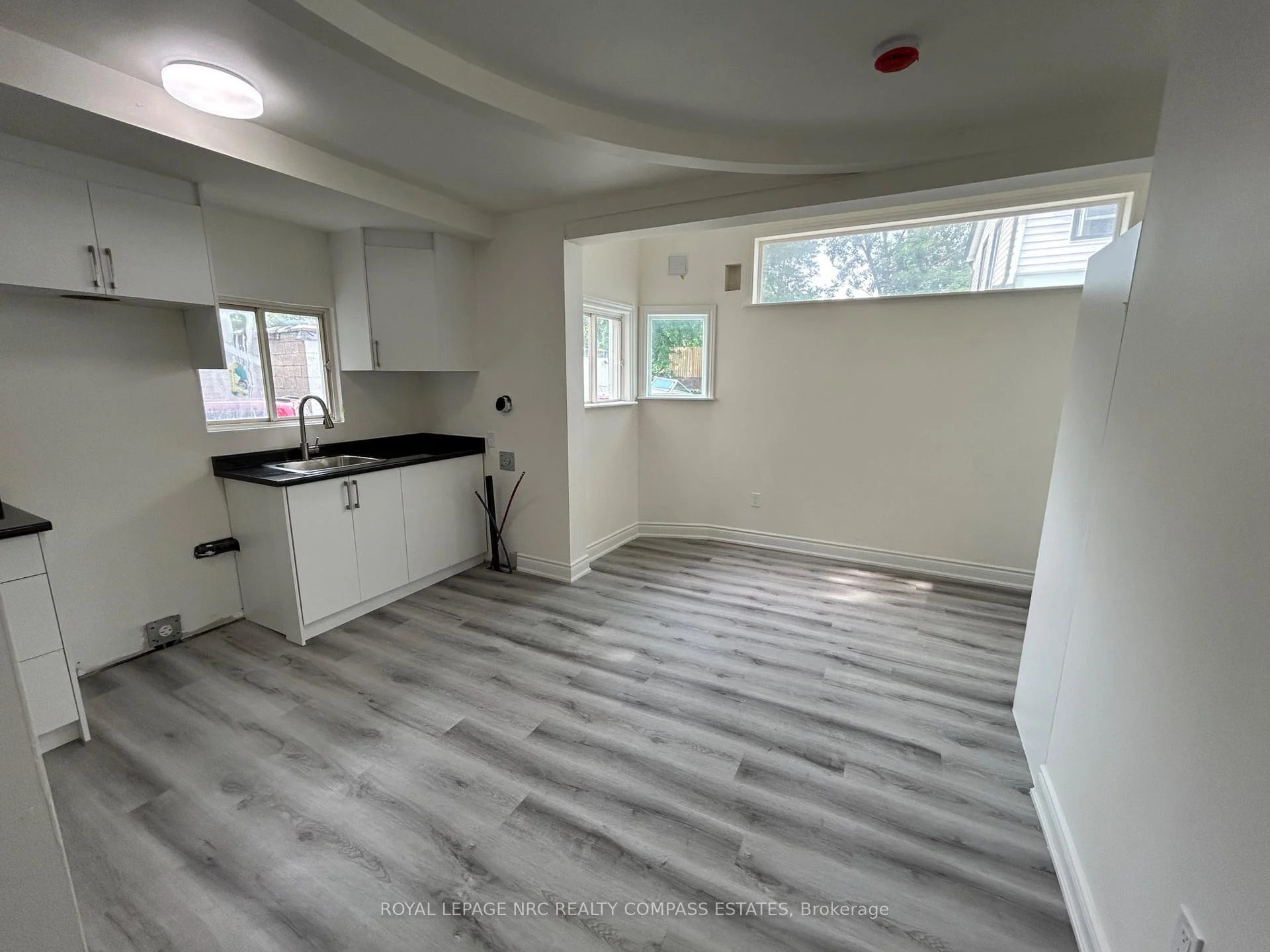 Photo 5 of Unit 3, 4299 Second Avenue, Niagara Falls, Downtown — HOMEH