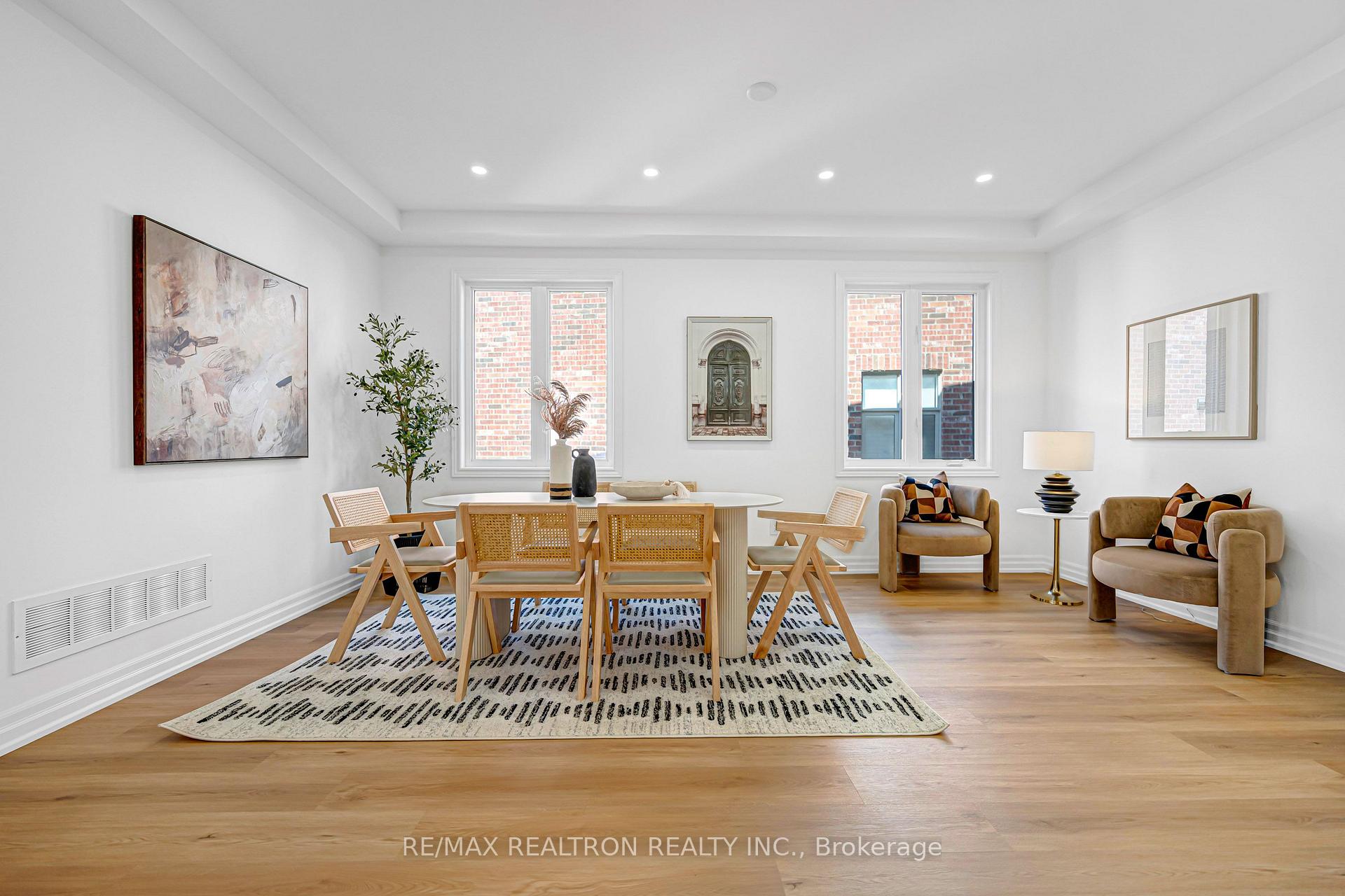 Photo 5 of 126 Crane Street, Aurora, Rural Aurora — HOMEH