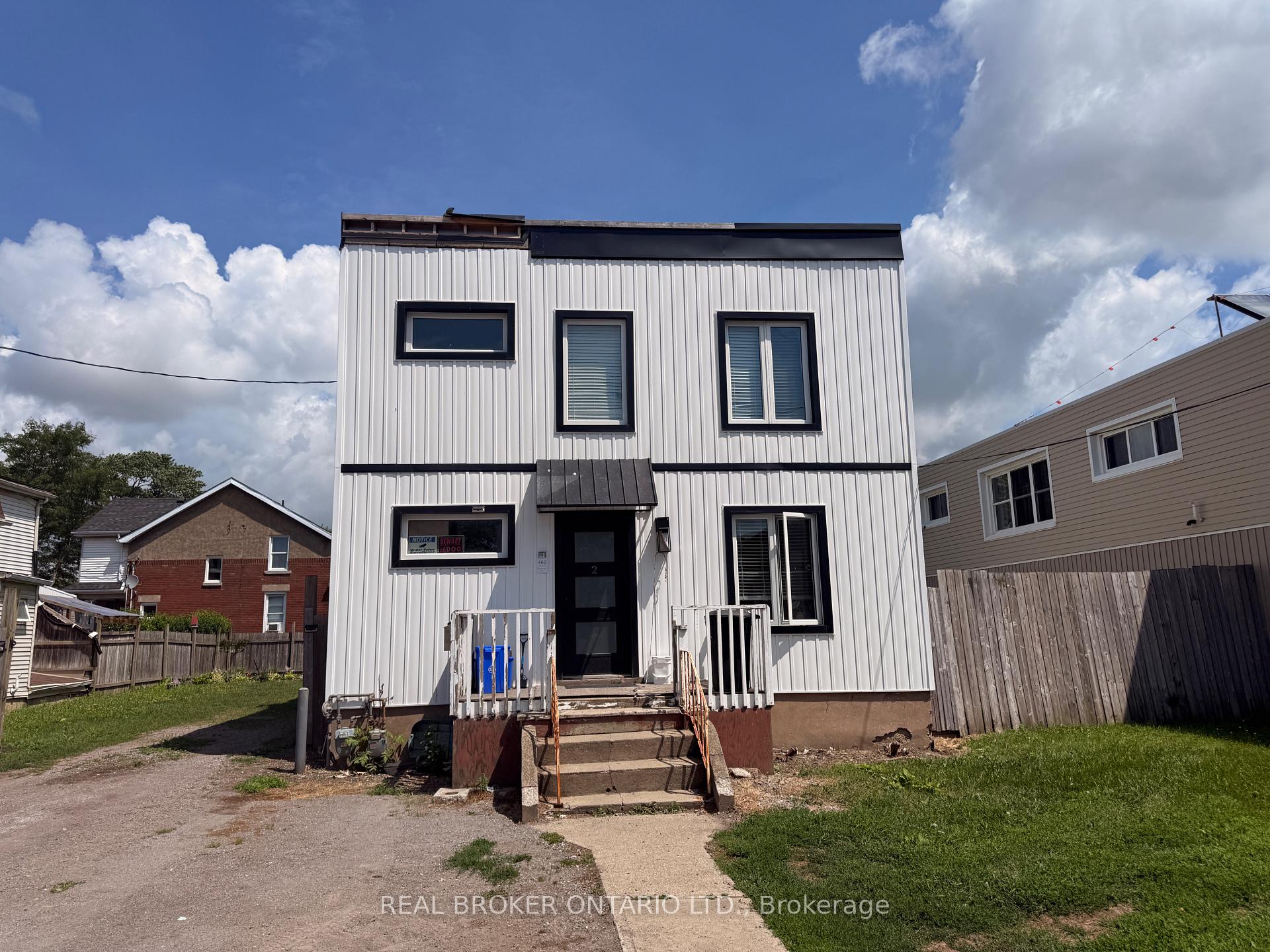 Photo 2 of 462 East Main Street, Welland, Welland Downtown — HOMEH