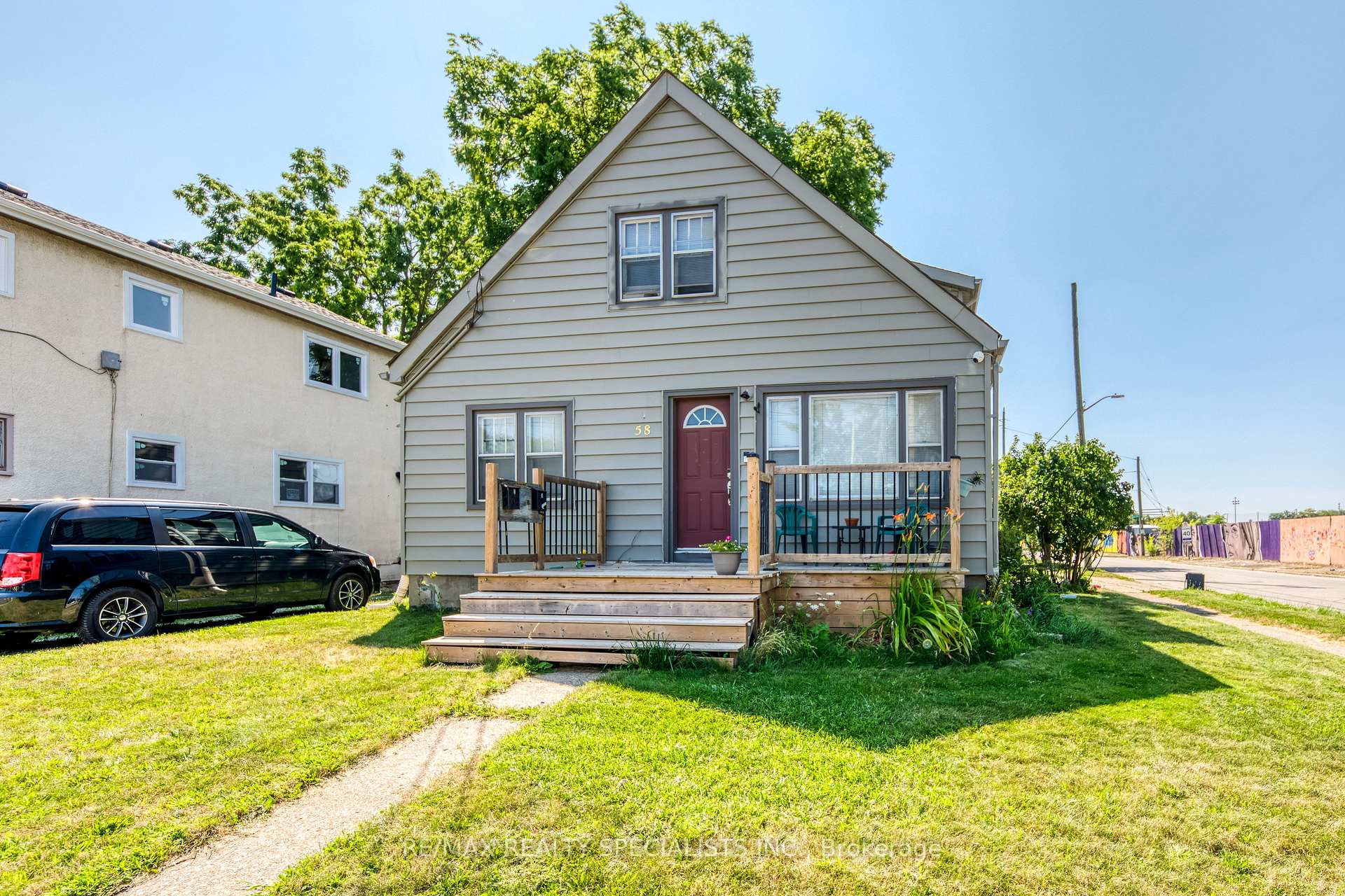 Photo 3 of 58 Carlton Street, St. Catharines, Downtown — HOMEH
