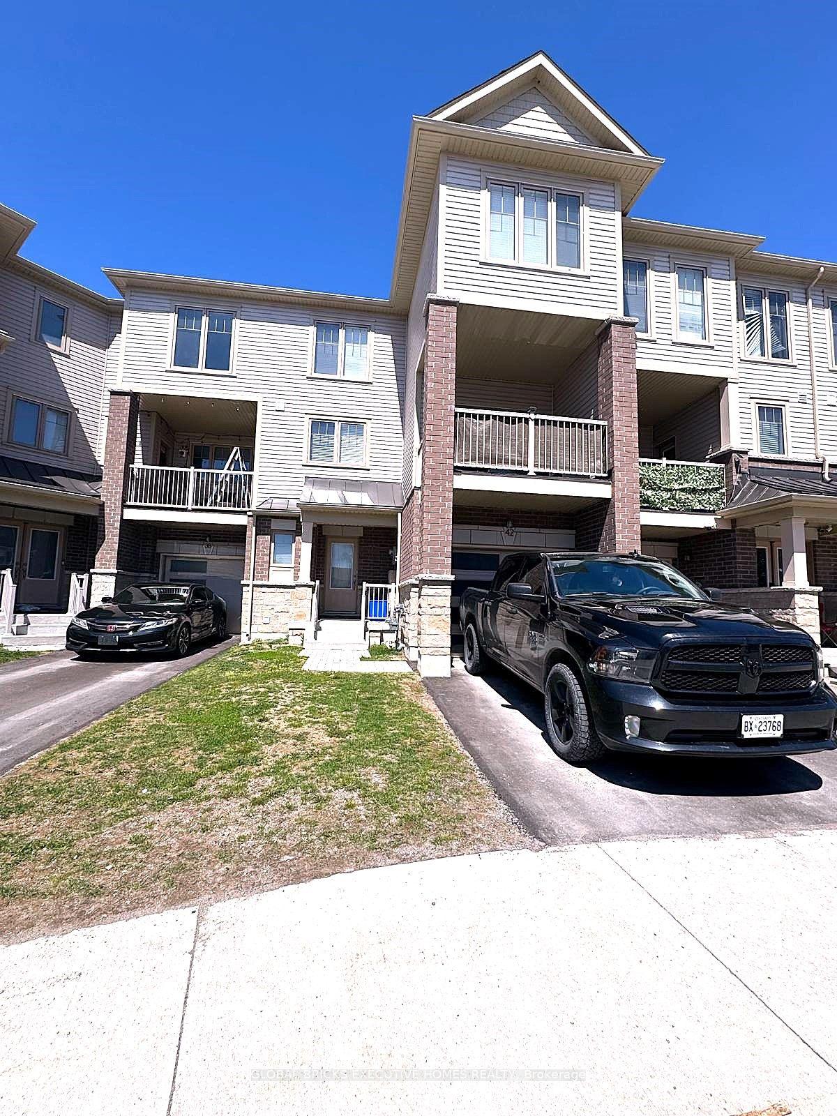 Photo 2 of 42 Ambereen Place E, Clarington, Bowmanville — HOMEH