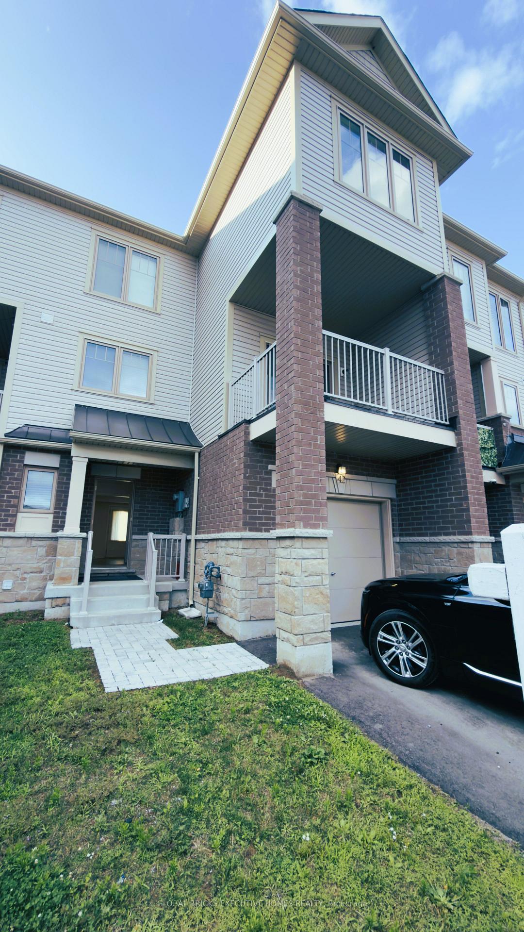 Photo 4 of 42 Ambereen Place E, Clarington, Bowmanville — HOMEH