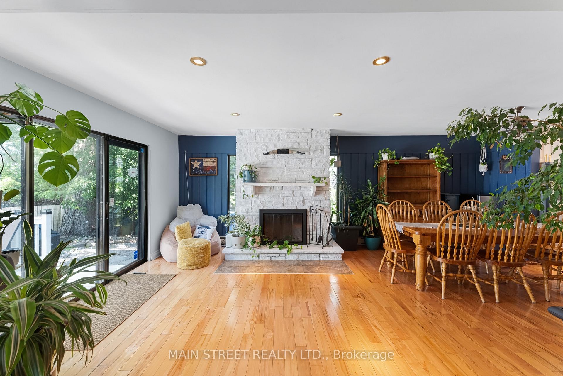 Photo 11 of 126 Moore's Beach Road, Georgina, Virginia — HOMEH