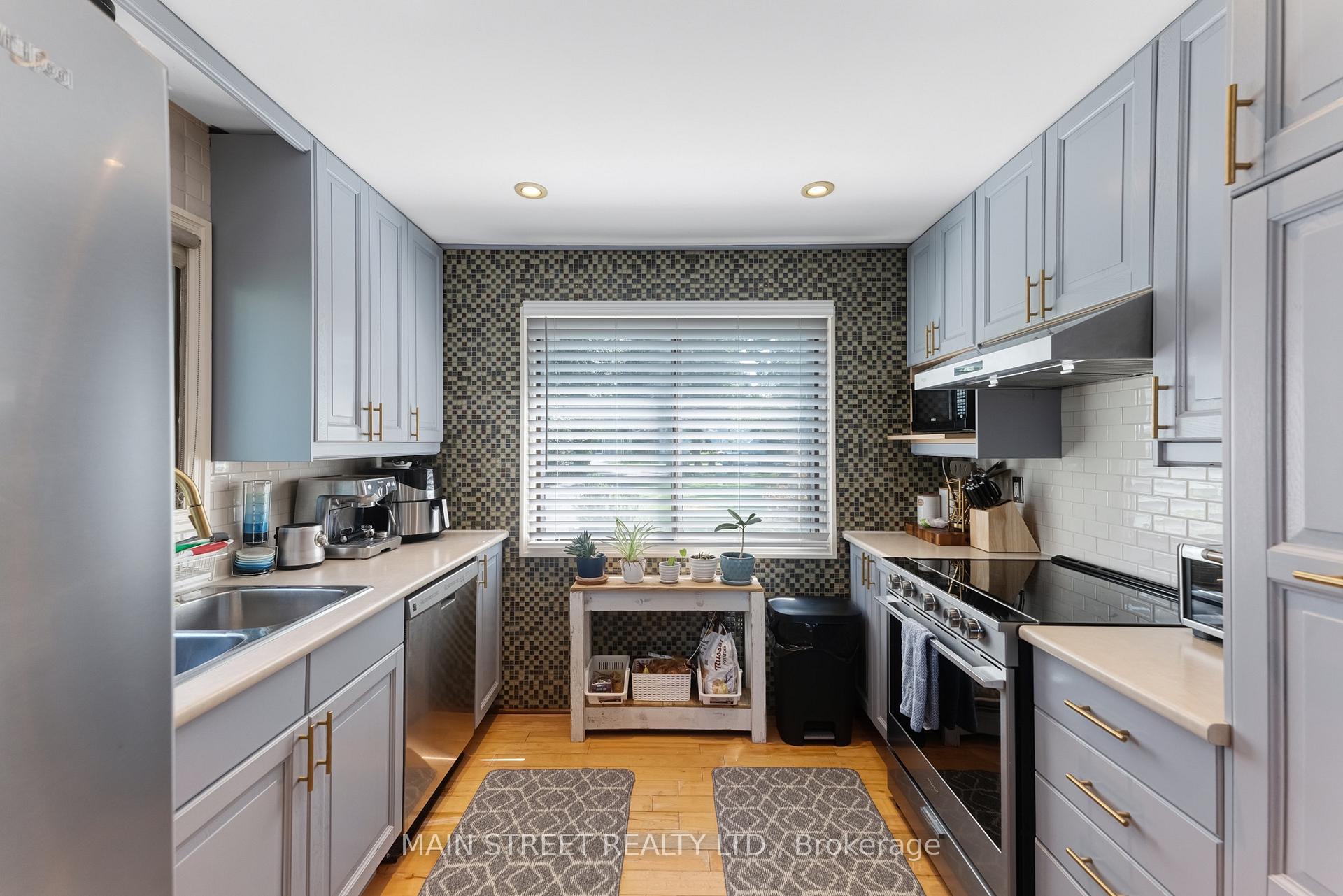 Photo 16 of 126 Moore's Beach Road, Georgina, Virginia — HOMEH