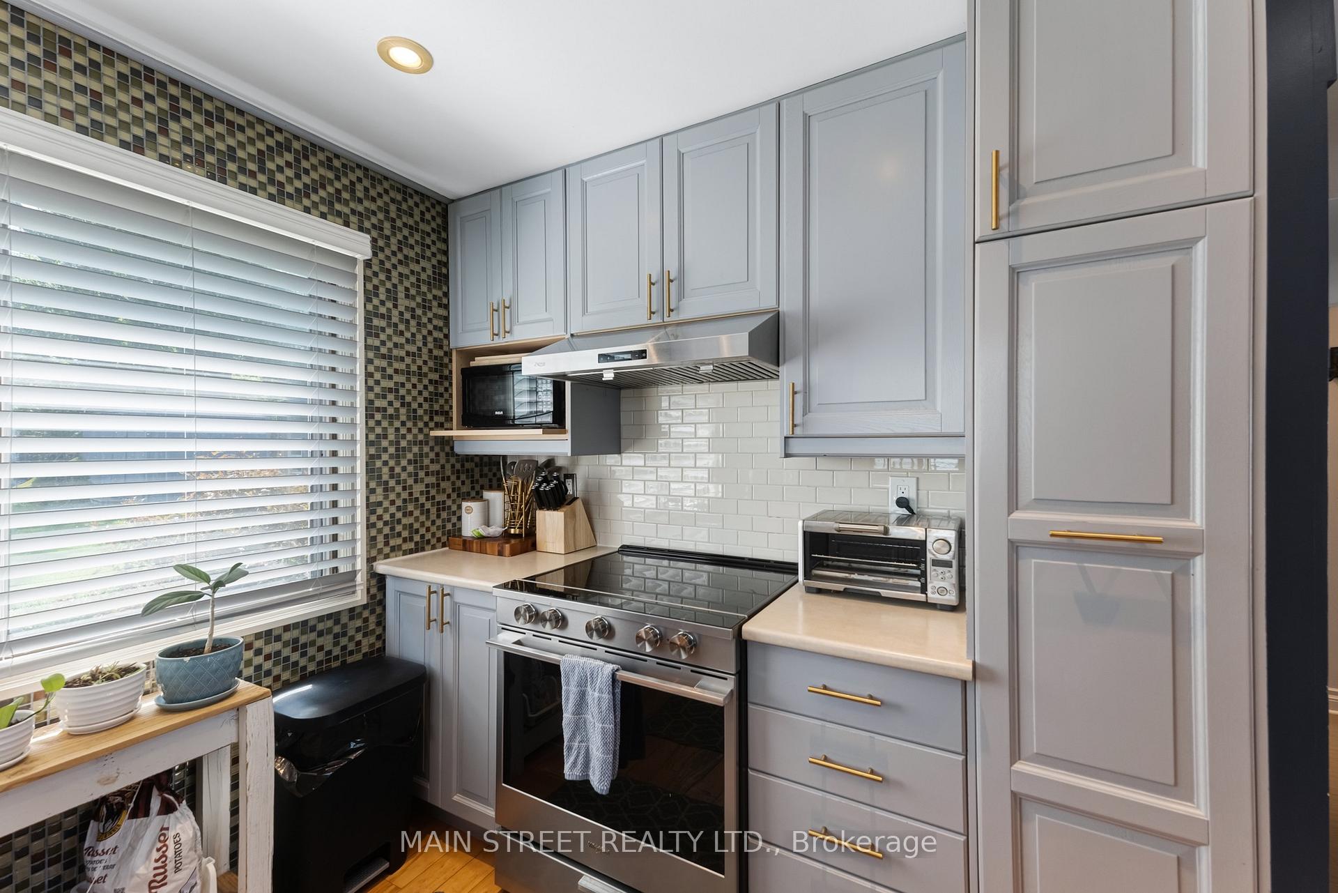 Photo 17 of 126 Moore's Beach Road, Georgina, Virginia — HOMEH