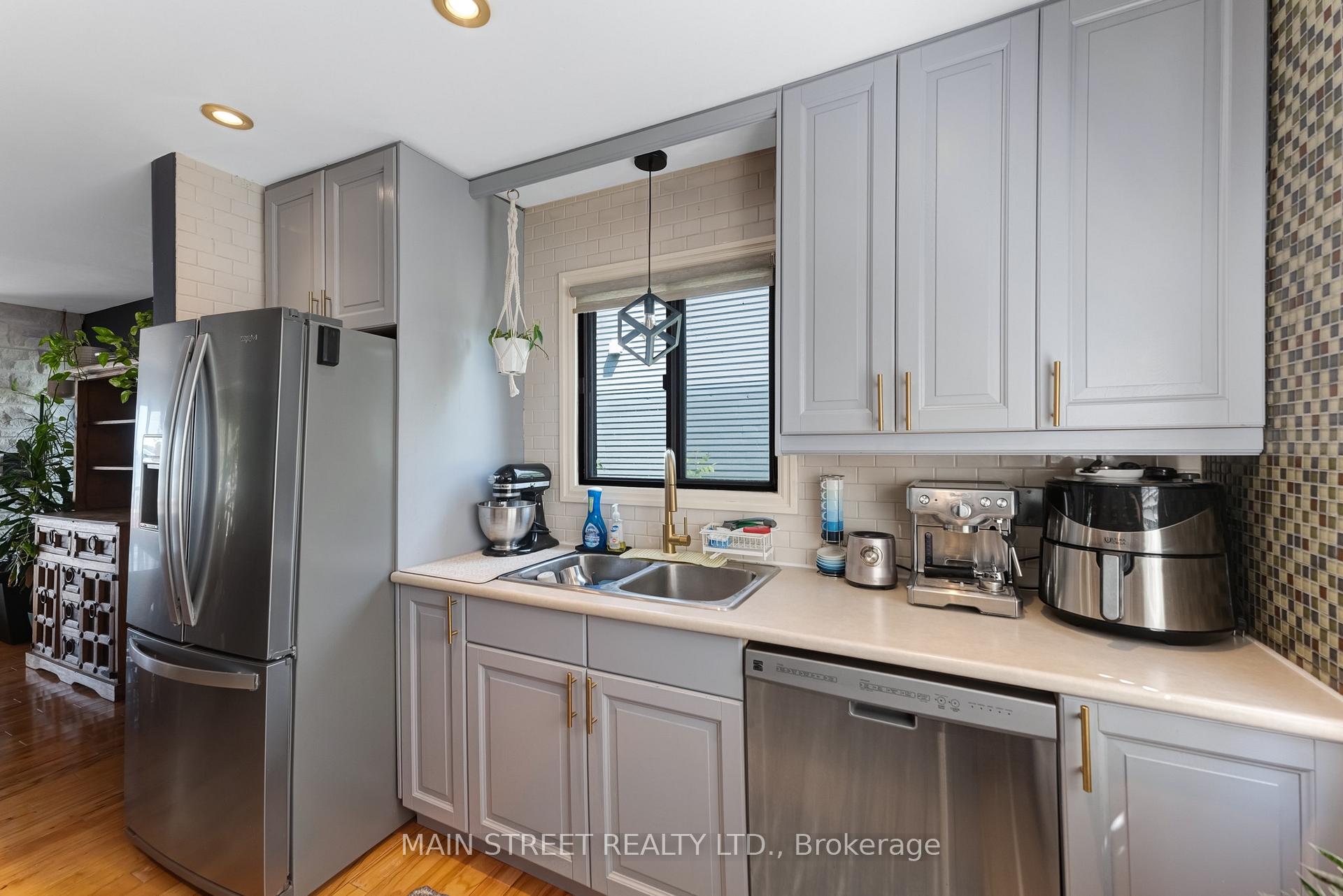 Photo 18 of 126 Moore's Beach Road, Georgina, Virginia — HOMEH