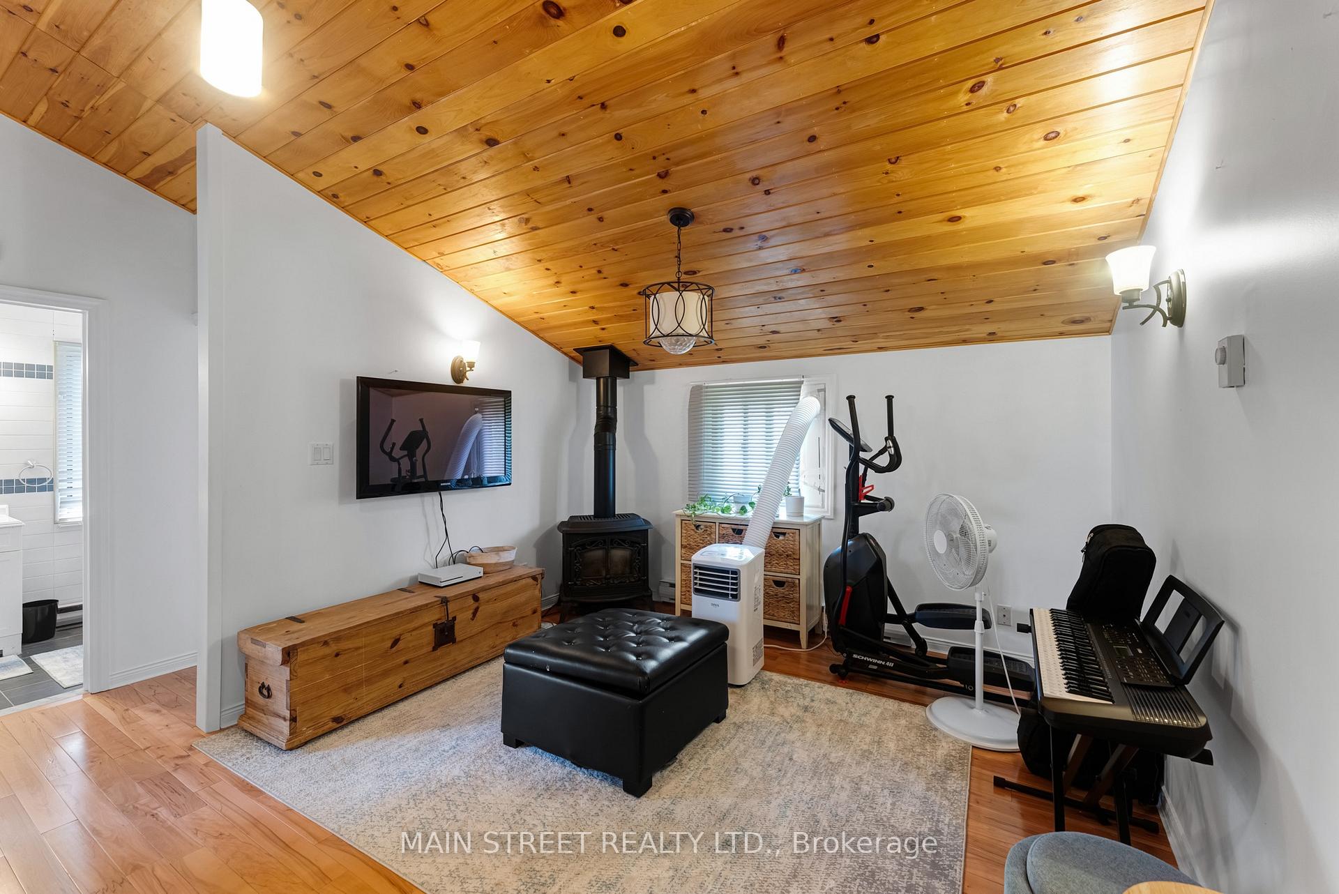 Photo 24 of 126 Moore's Beach Road, Georgina, Virginia — HOMEH