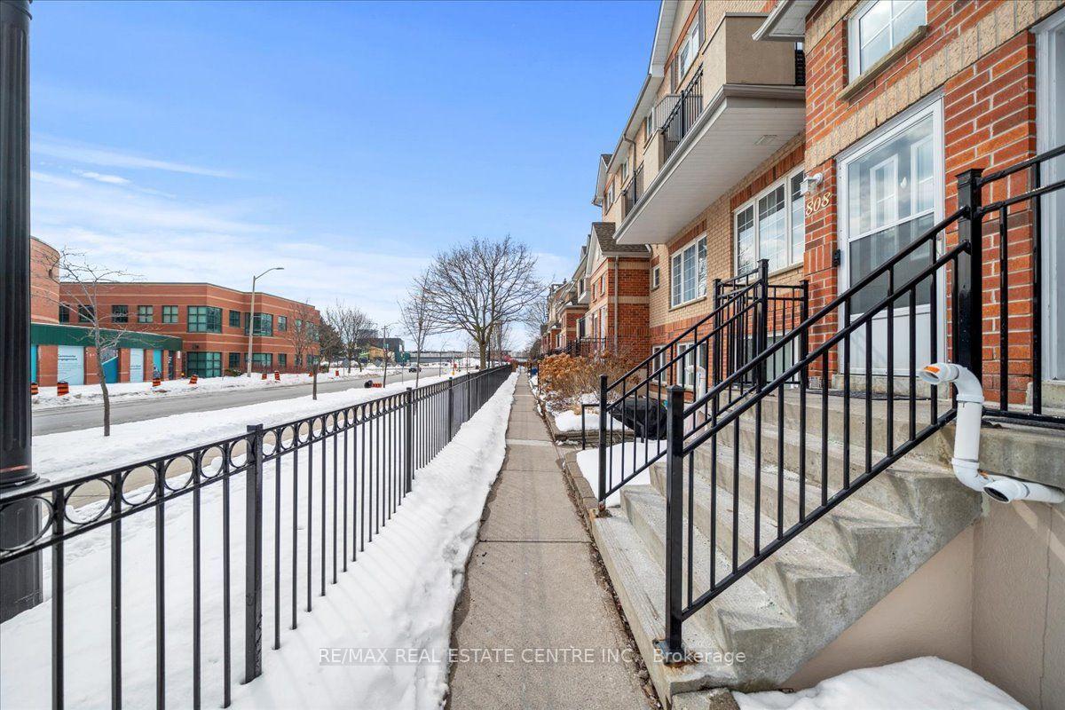 Photo 3 of Unit 808, 1400 The Esplanade N, Pickering, Town Centre — HOMEH