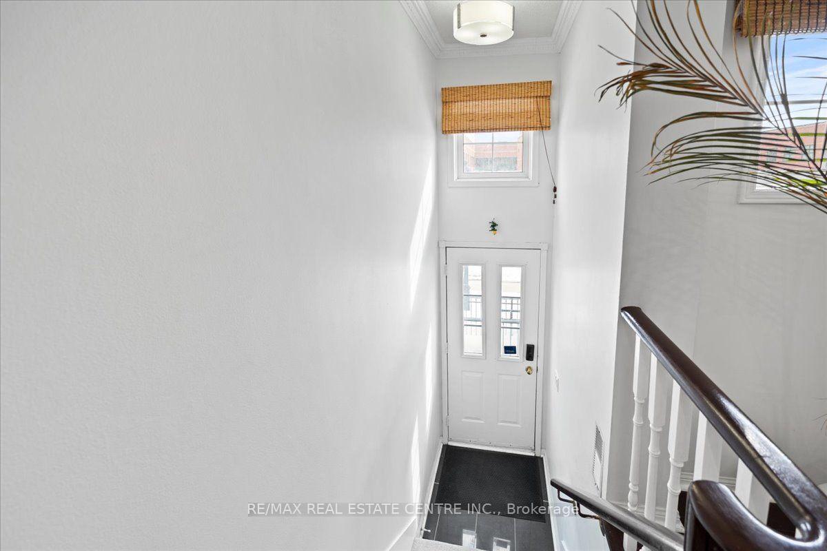 Photo 6 of Unit 808, 1400 The Esplanade N, Pickering, Town Centre — HOMEH