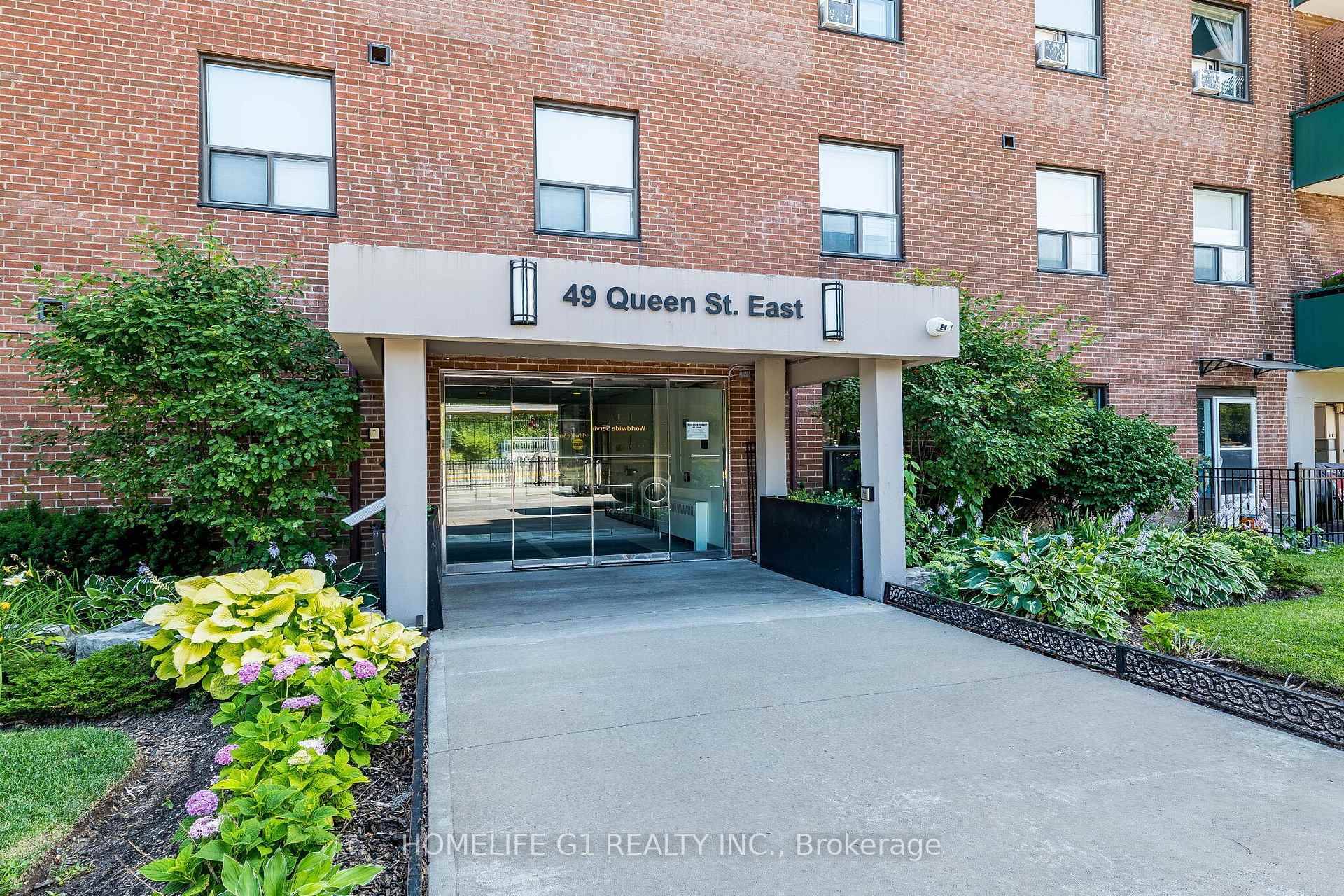 Photo 4 of 49 Queen Street, Mississauga, Port Credit — HOMEH