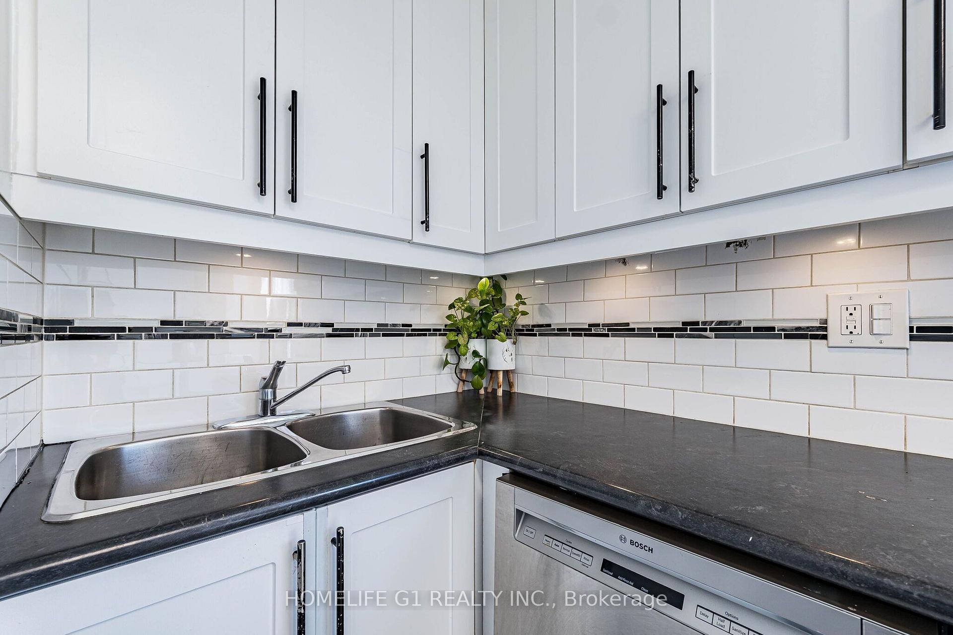Photo 20 of 49 Queen Street, Mississauga, Port Credit — HOMEH