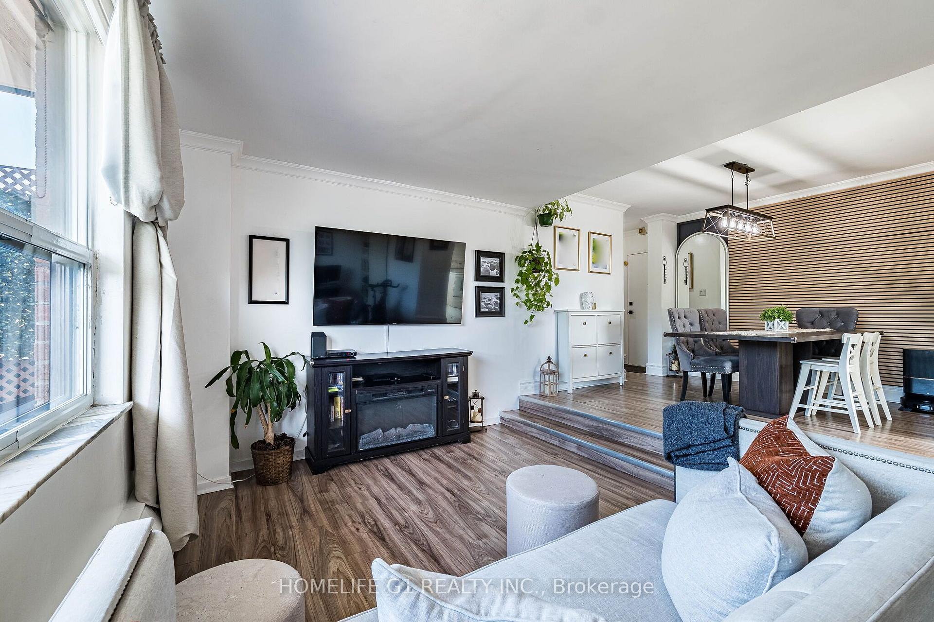 Photo 24 of 49 Queen Street, Mississauga, Port Credit — HOMEH
